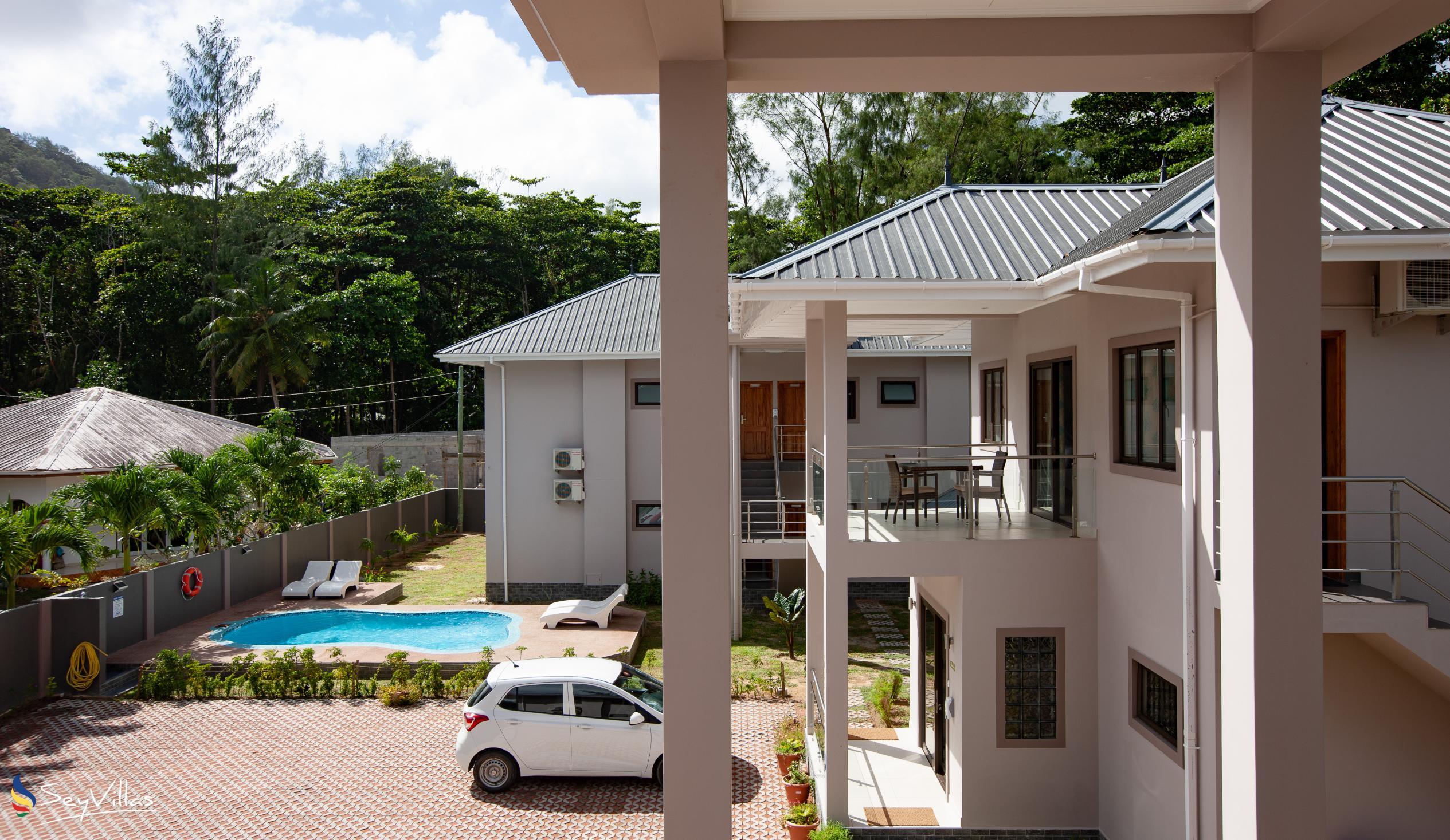 Foto 9: Palm Holiday Apartments - Aussenbereich - Praslin (Seychellen)