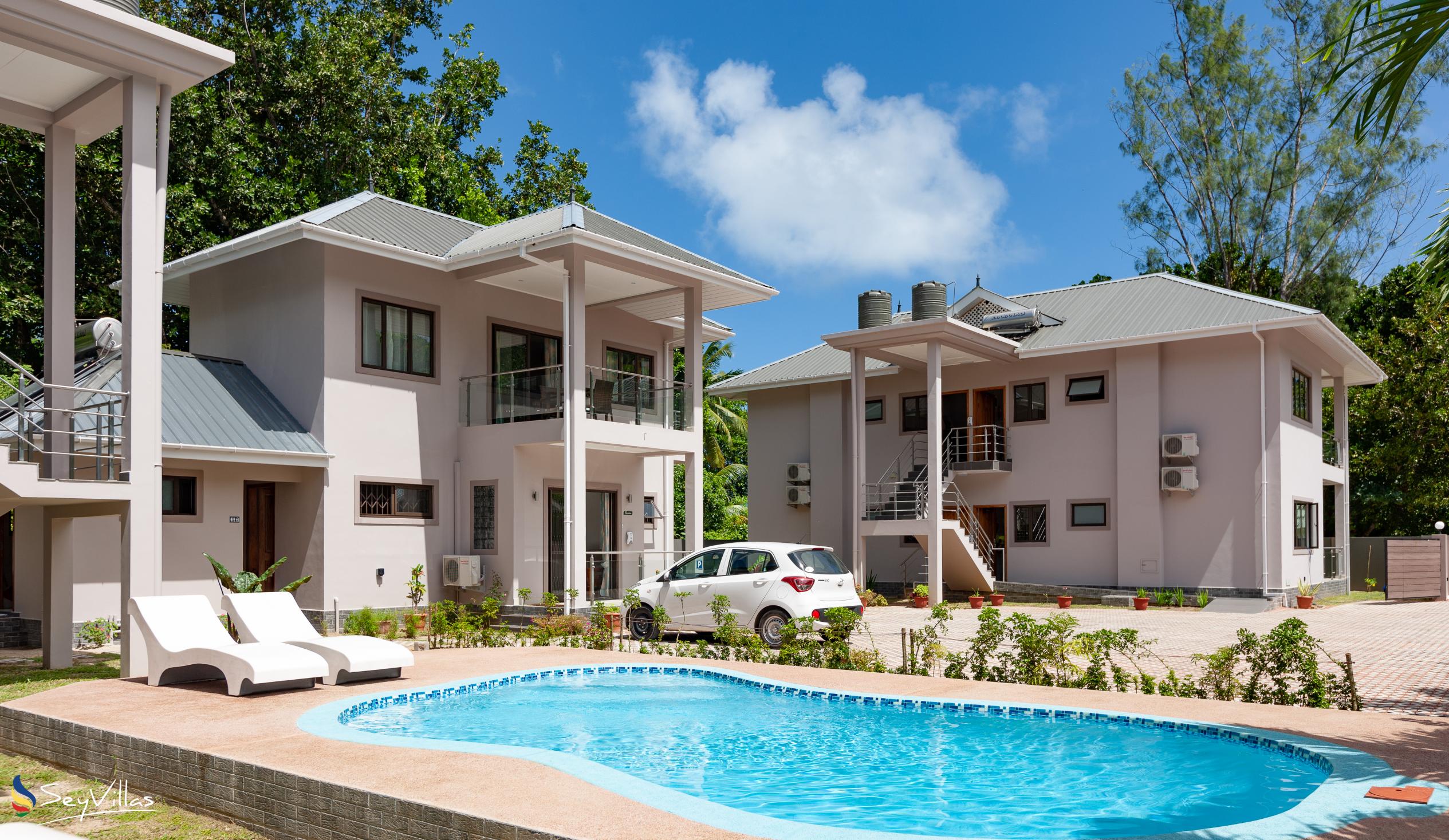 Foto 1: Palm Holiday Apartments - Aussenbereich - Praslin (Seychellen)