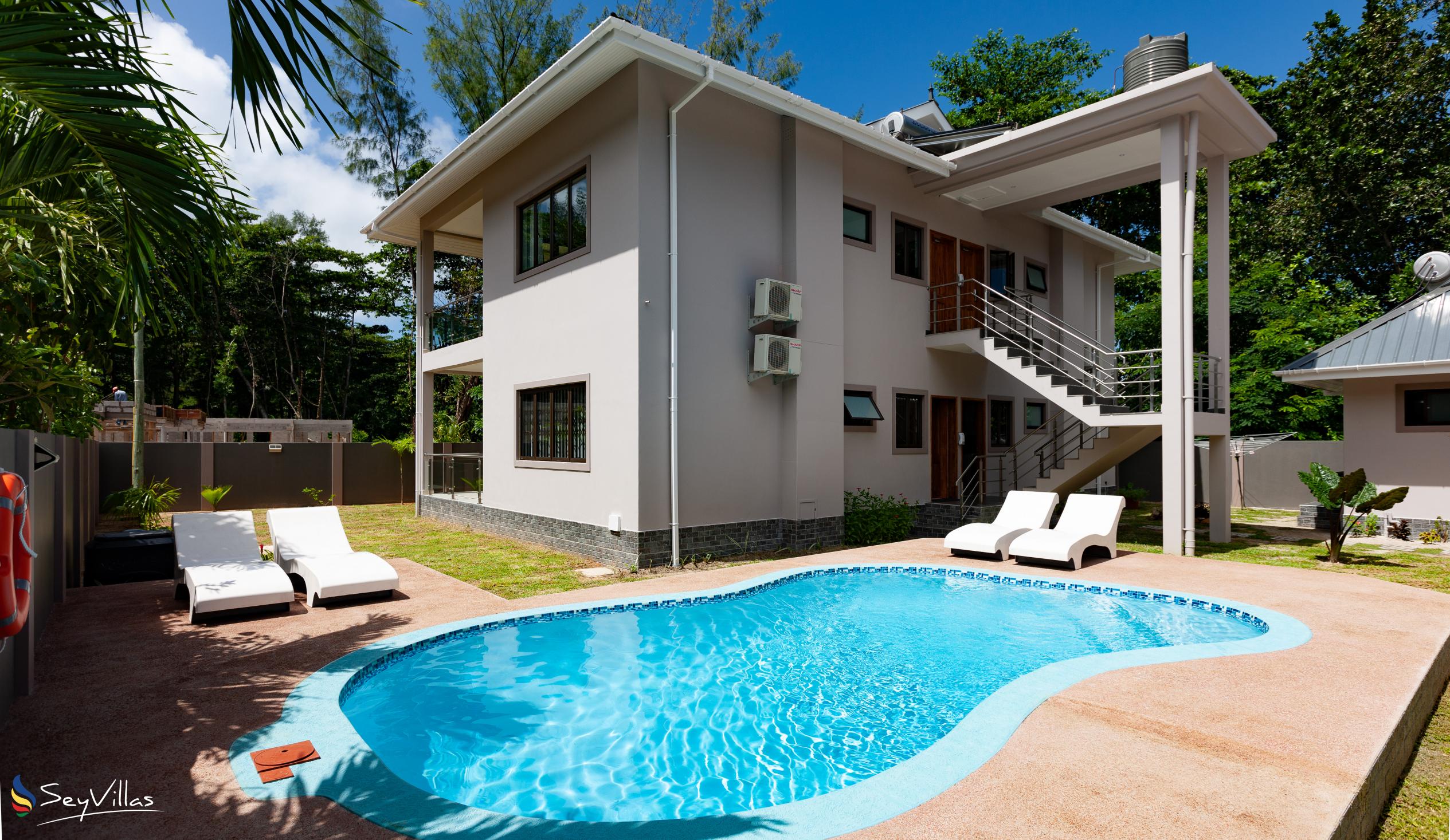 Foto 12: Palm Holiday Apartments - Aussenbereich - Praslin (Seychellen)