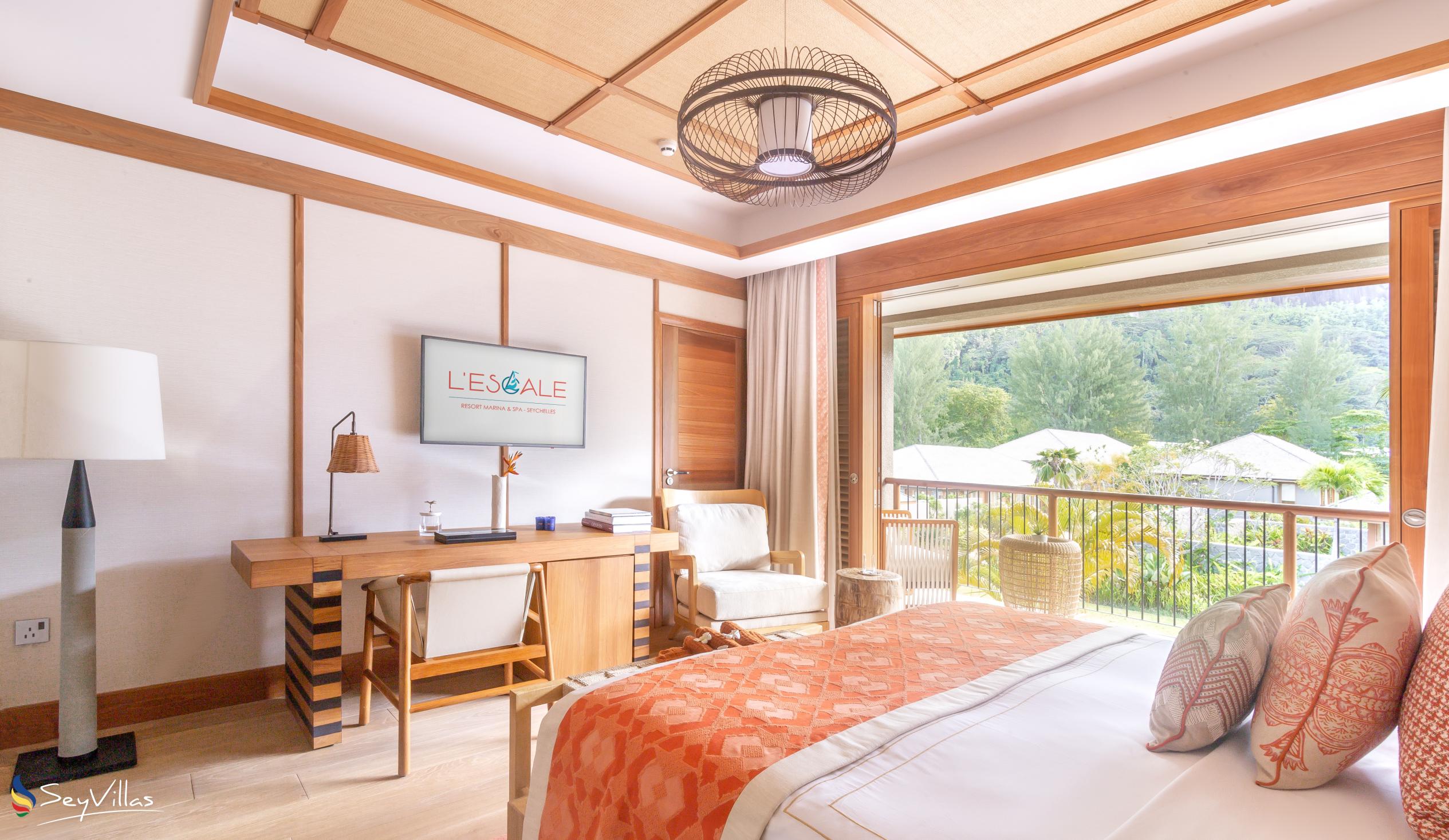 Foto 37: L'Escale Resort, Marina & Spa - Club Room Mountain View - Mahé (Seychellen)