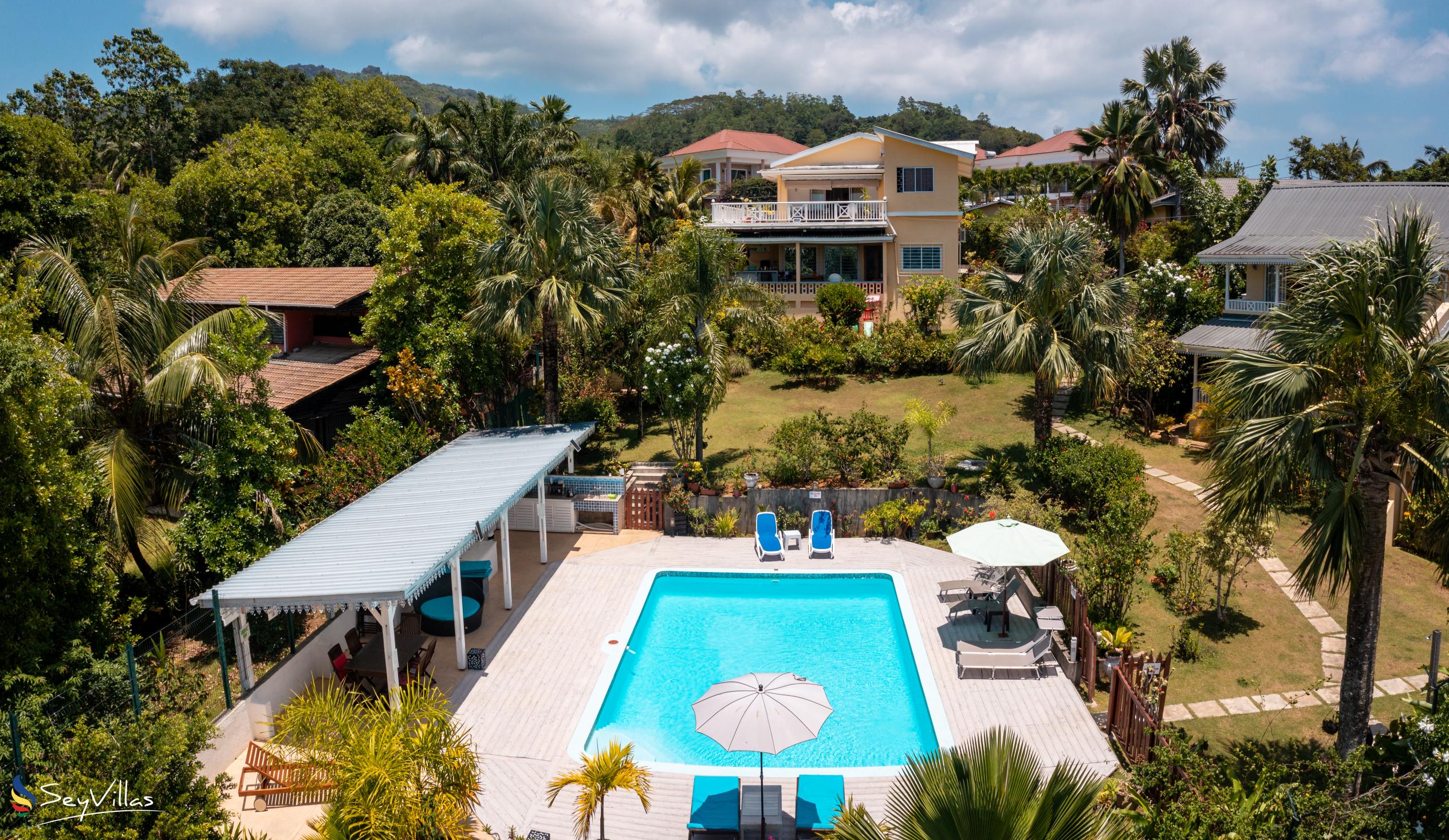 Photo 2: Residence Monte Cristo - Outdoor area - Mahé (Seychelles)