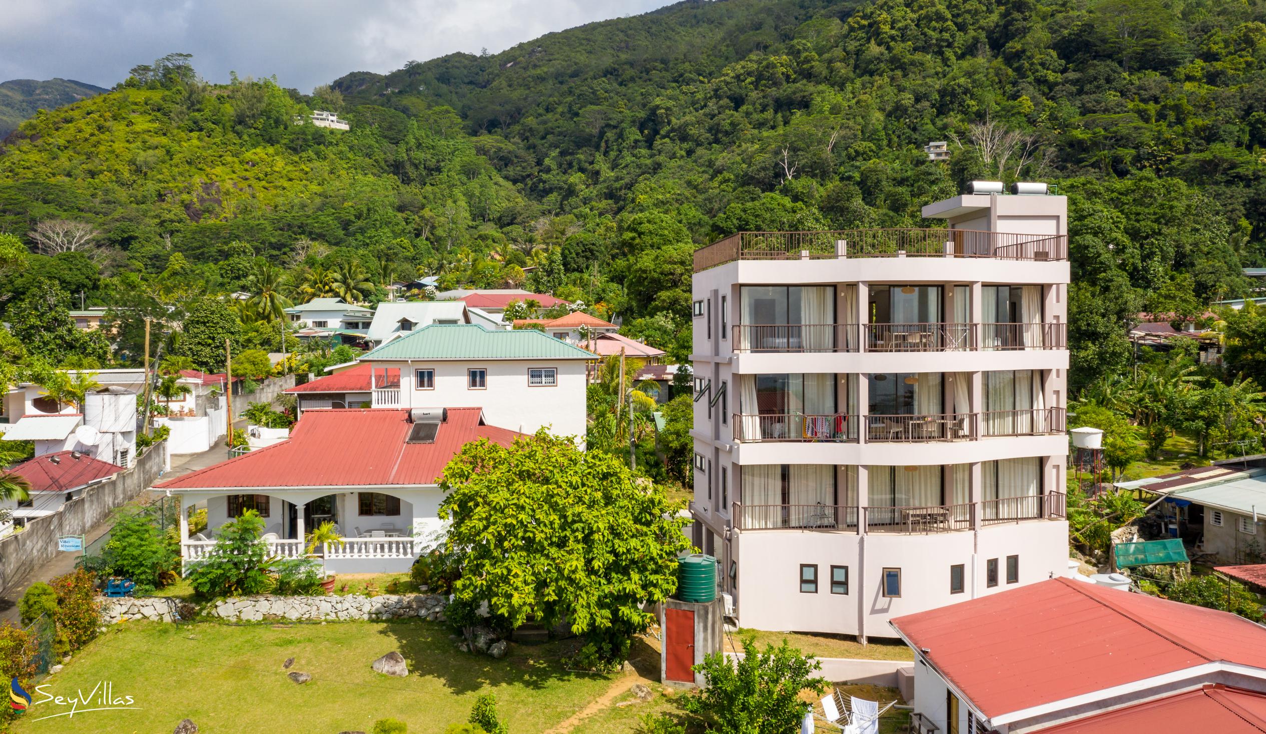 Photo 2: Villa Rousseau - Outdoor area - Mahé (Seychelles)