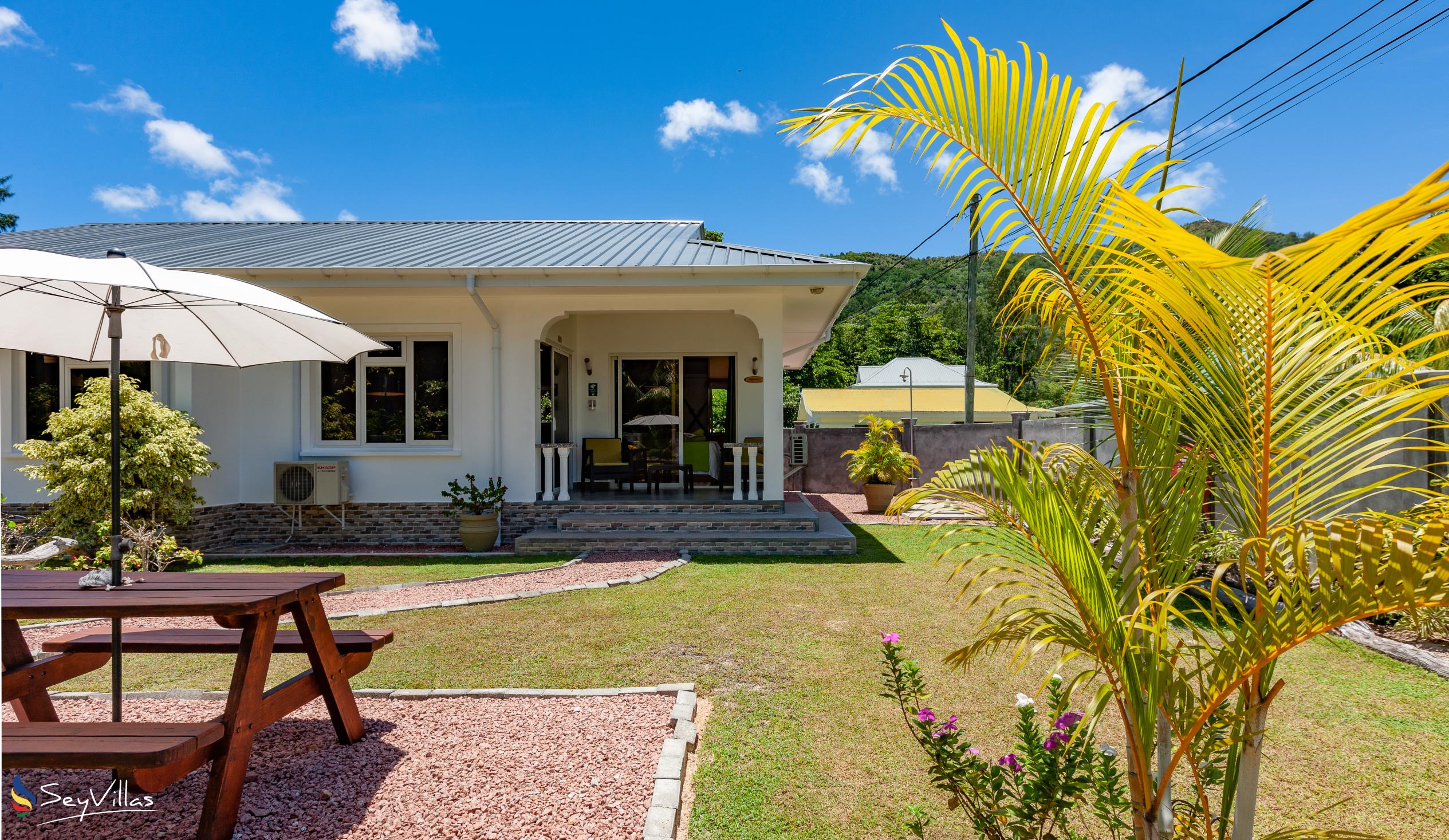 Photo 3: ANV Holiday Apartments - Outdoor area - Praslin (Seychelles)