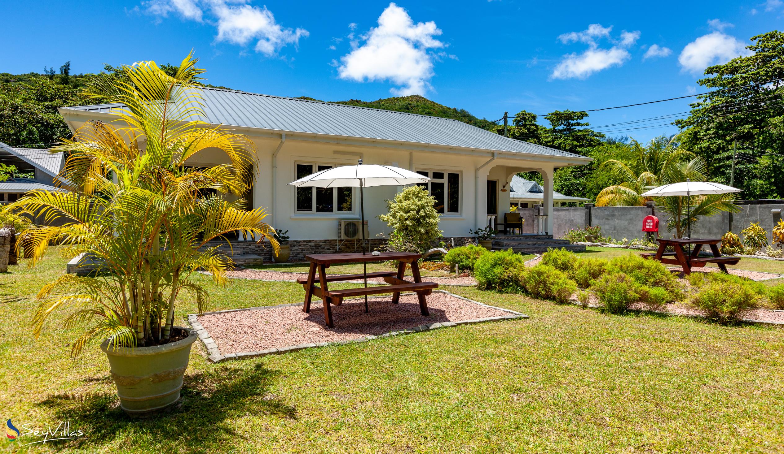 Foto 11: ANV Holiday Apartments - Aussenbereich - Praslin (Seychellen)