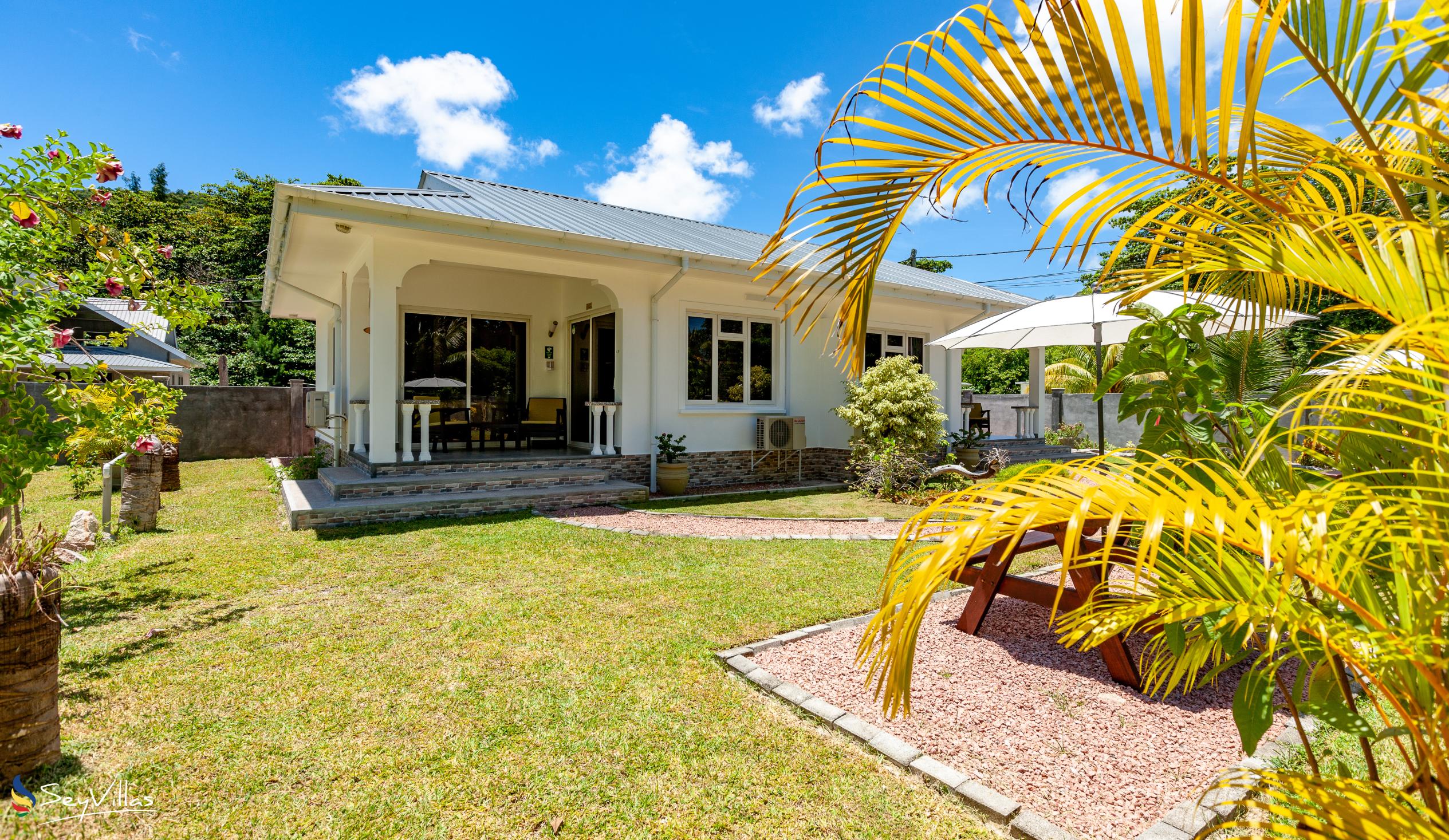 Foto 2: ANV Holiday Apartments - Aussenbereich - Praslin (Seychellen)
