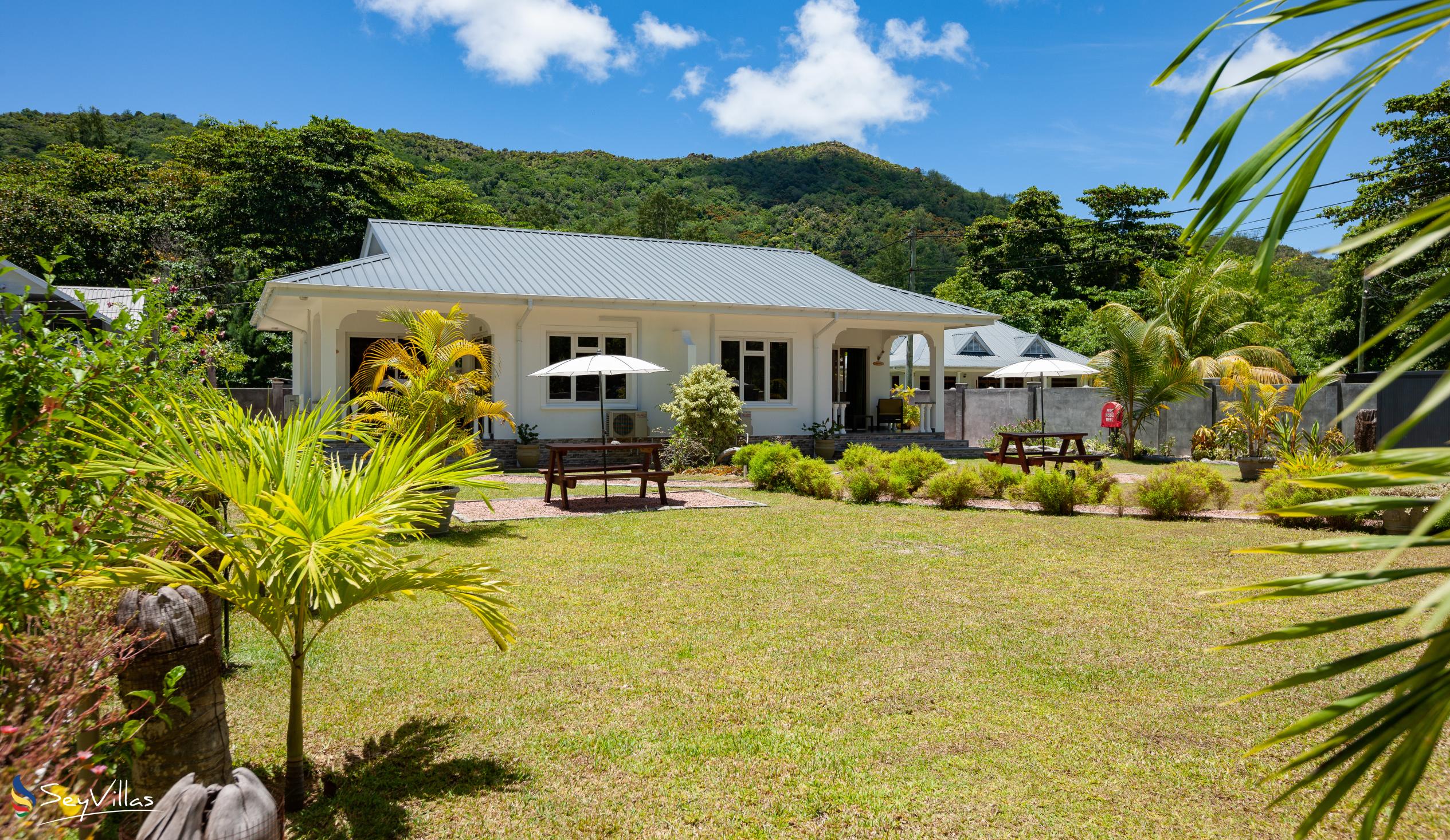 Photo 5: ANV Holiday Apartments - Outdoor area - Praslin (Seychelles)