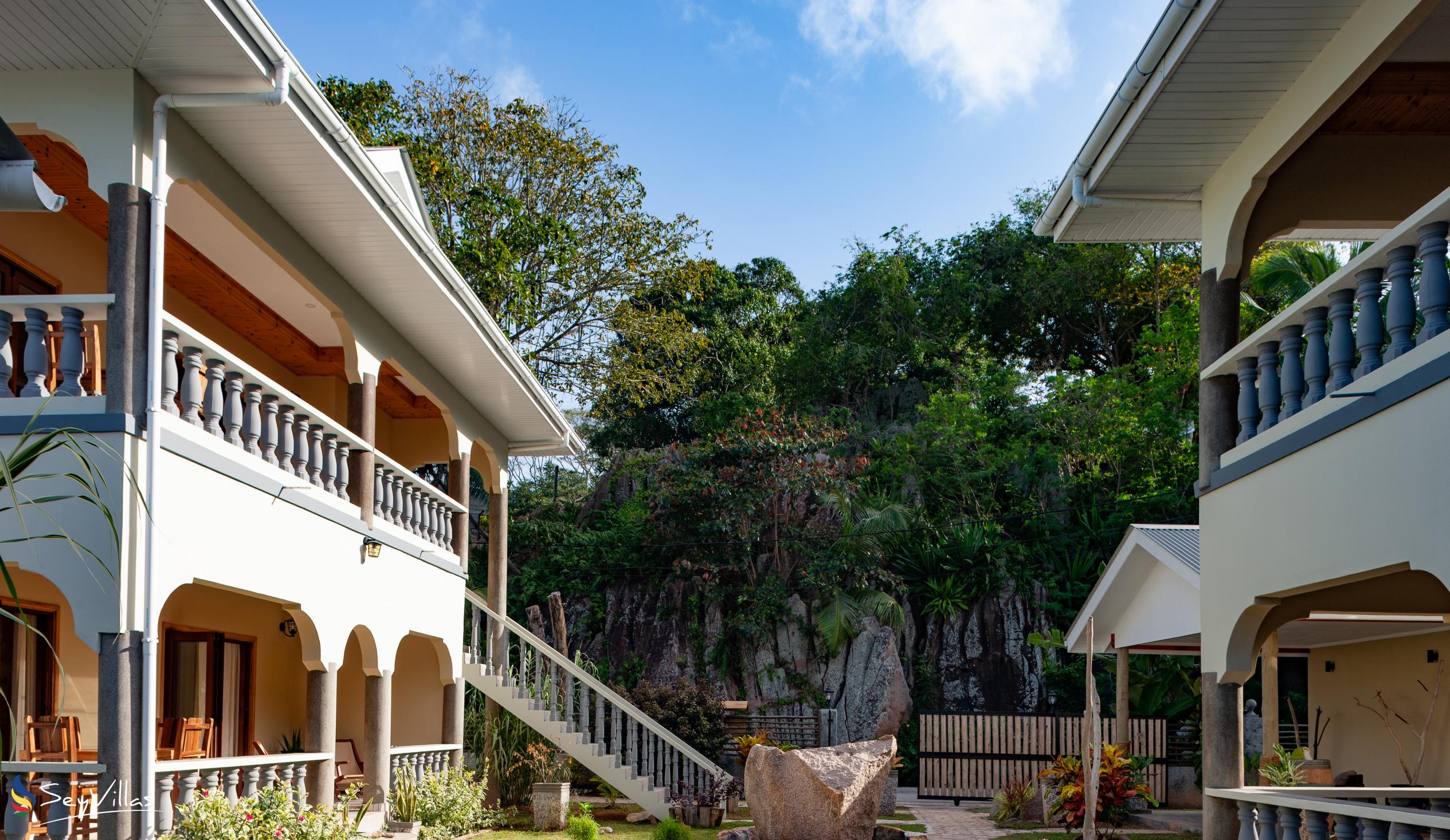 Photo 13: Maison Ed-Elle - Outdoor area - La Digue (Seychelles)