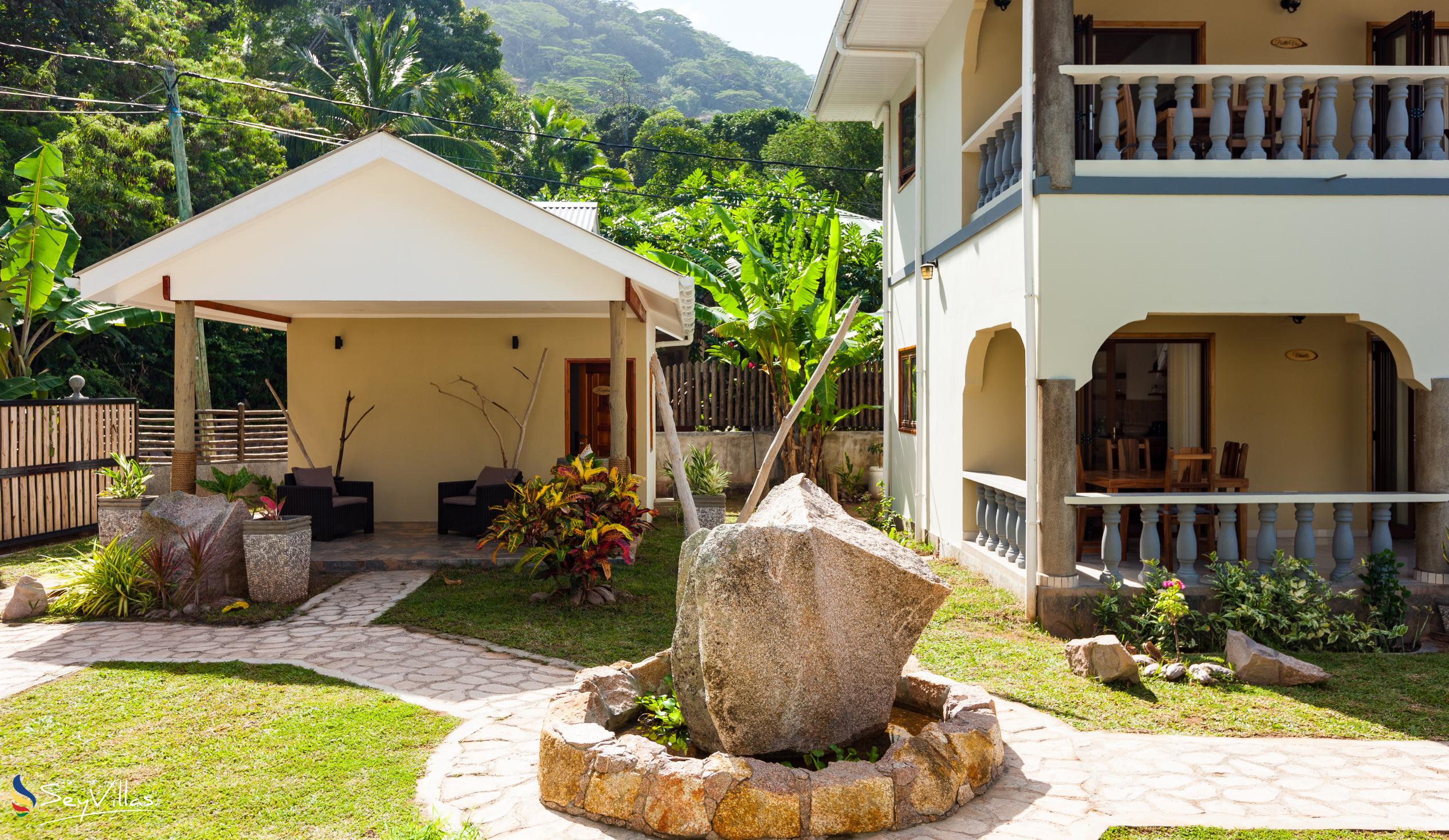 Photo 5: Maison Ed-Elle - Outdoor area - La Digue (Seychelles)