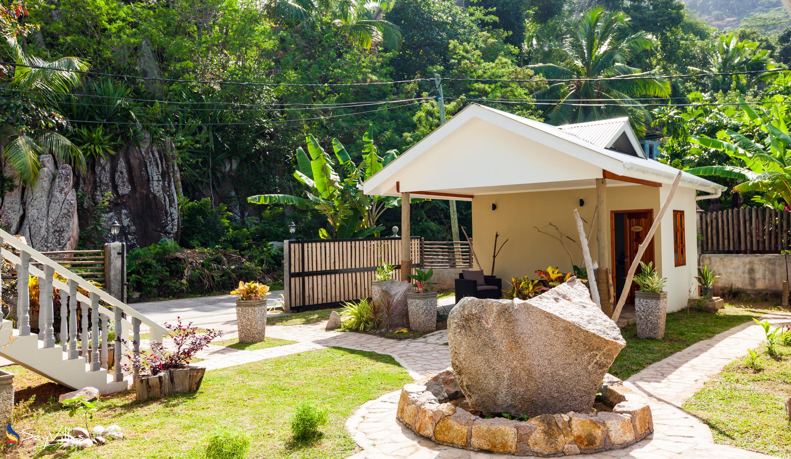 Photo 6: Maison Ed-Elle - Outdoor area - La Digue (Seychelles)