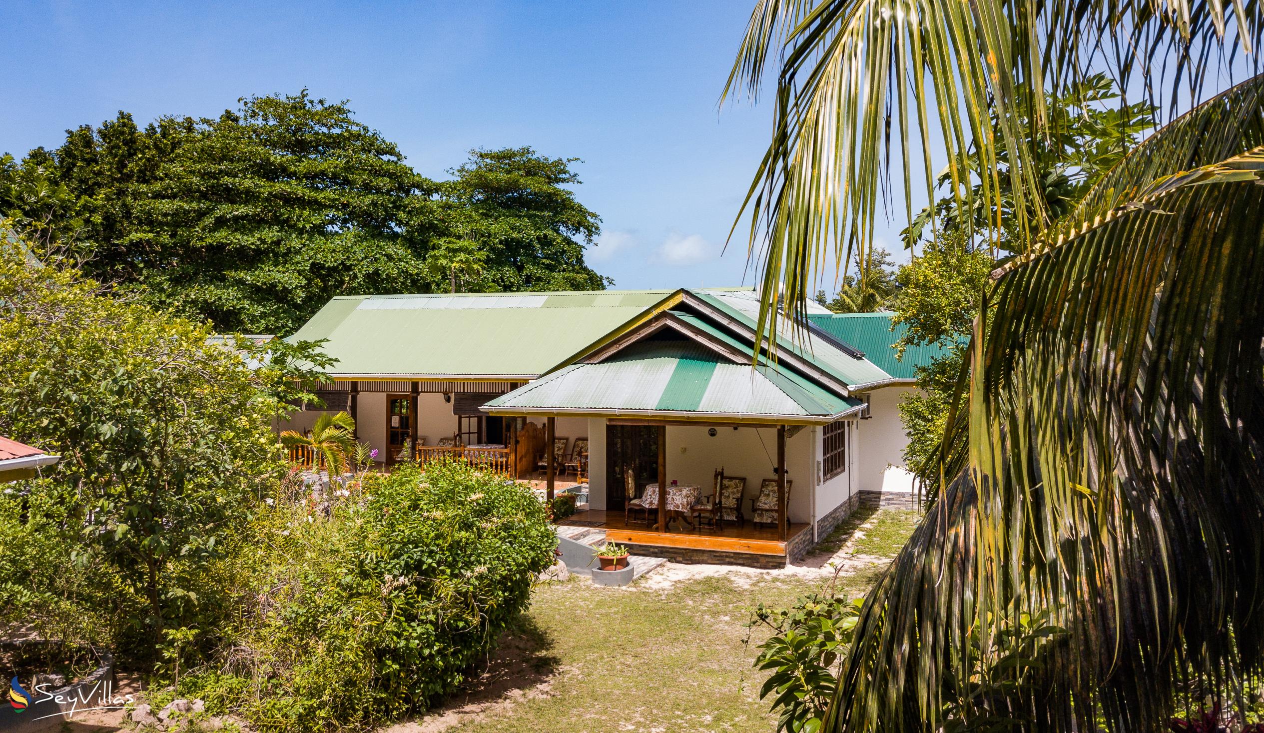Foto 2: Beryl Guest House - Aussenbereich - La Digue (Seychellen)