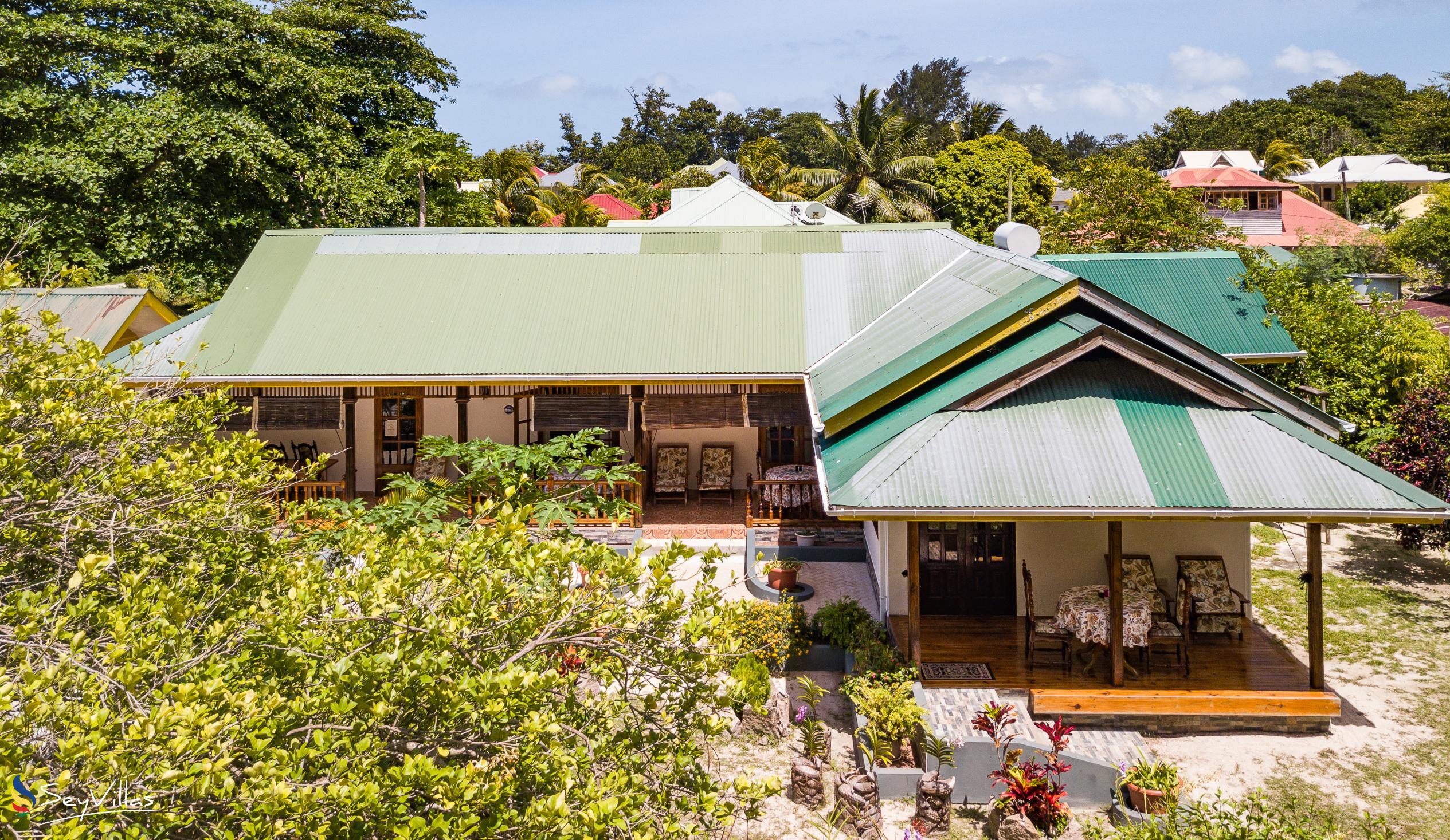 Foto 8: Beryl Guest House - Aussenbereich - La Digue (Seychellen)