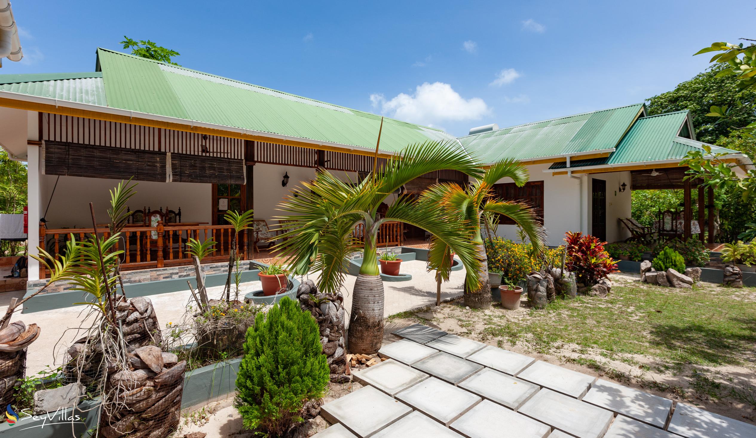 Foto 9: Beryl Guest House - Aussenbereich - La Digue (Seychellen)