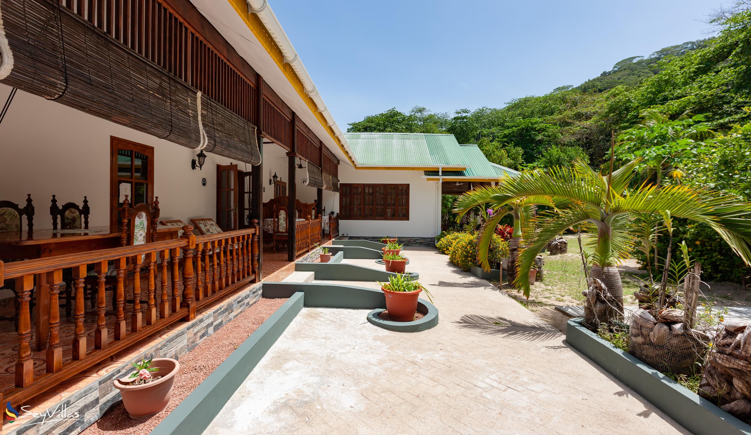 Foto 12: Beryl Guest House - Aussenbereich - La Digue (Seychellen)