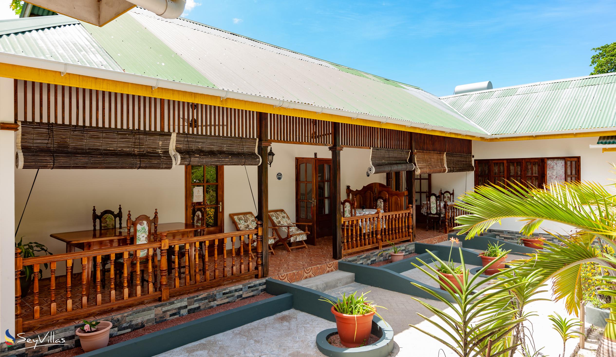 Foto 10: Beryl Guest House - Aussenbereich - La Digue (Seychellen)