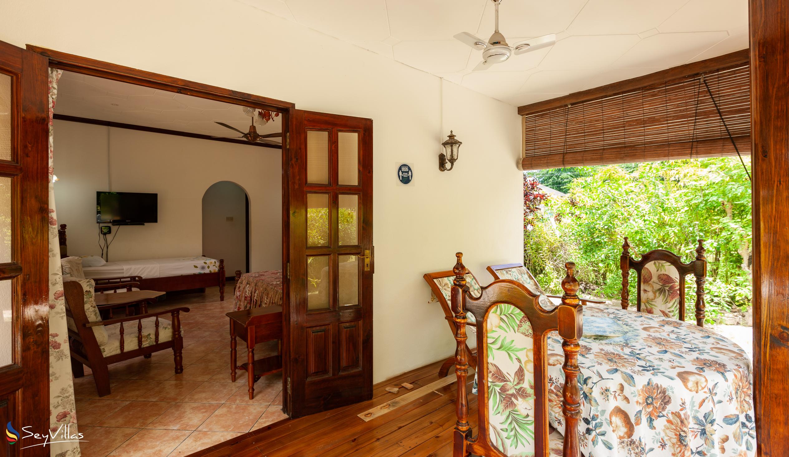 Foto 19: Beryl Guest House - Dreibettzimmer - Koko - La Digue (Seychellen)