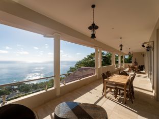 Ocean-View Suite
