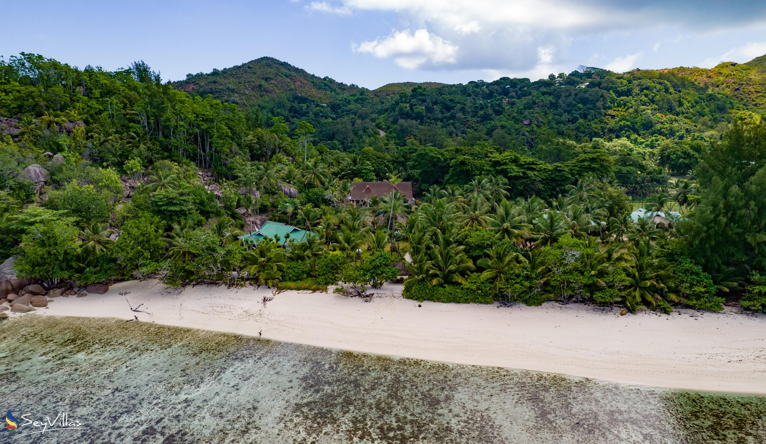 Photo 2: Villas du Voyageur - Outdoor area - Praslin (Seychelles)