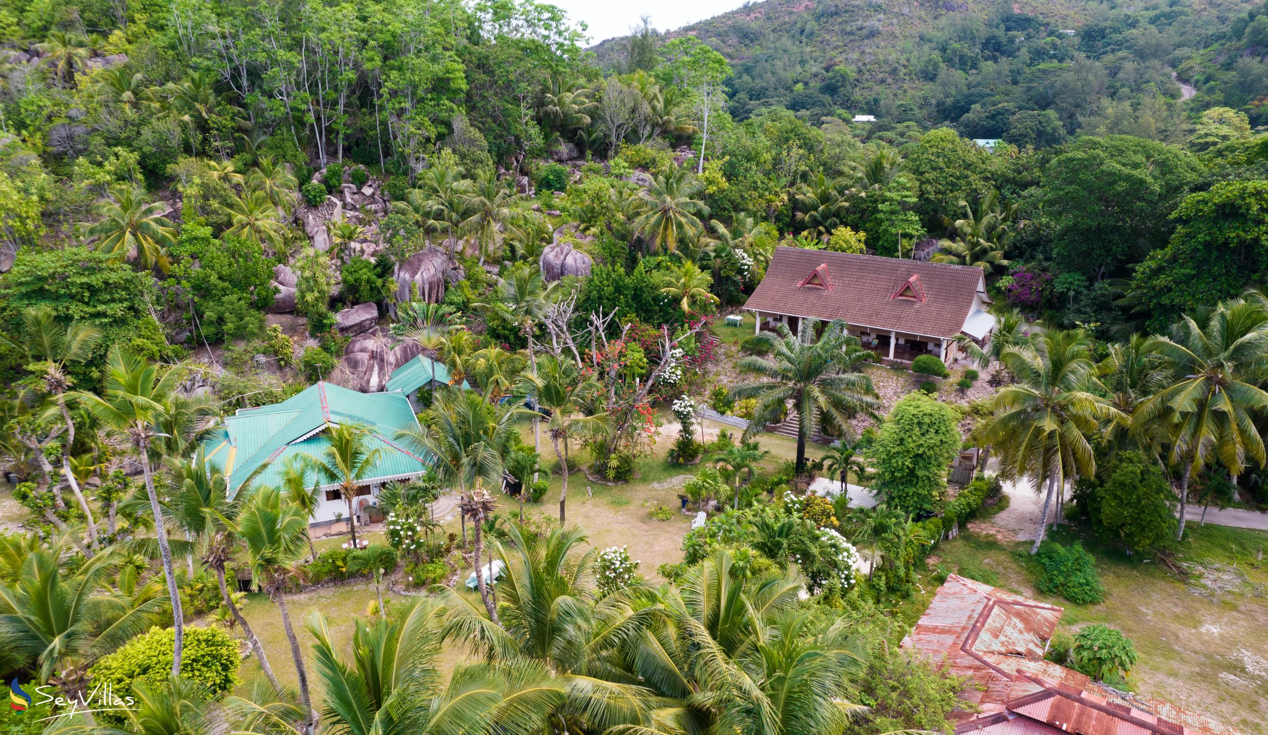 Photo 6: Villas du Voyageur - Outdoor area - Praslin (Seychelles)