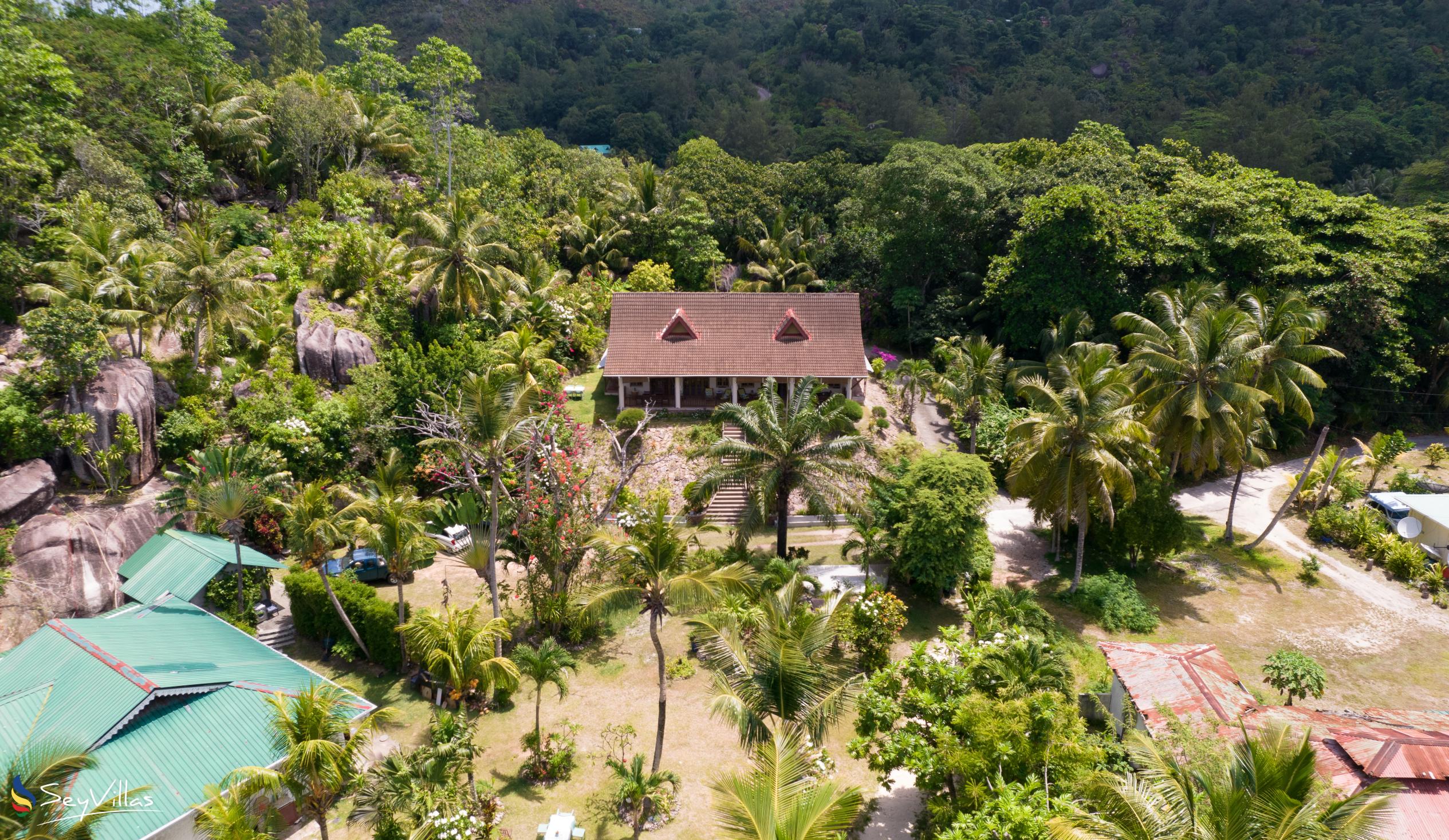 Photo 7: Villas du Voyageur - Outdoor area - Praslin (Seychelles)
