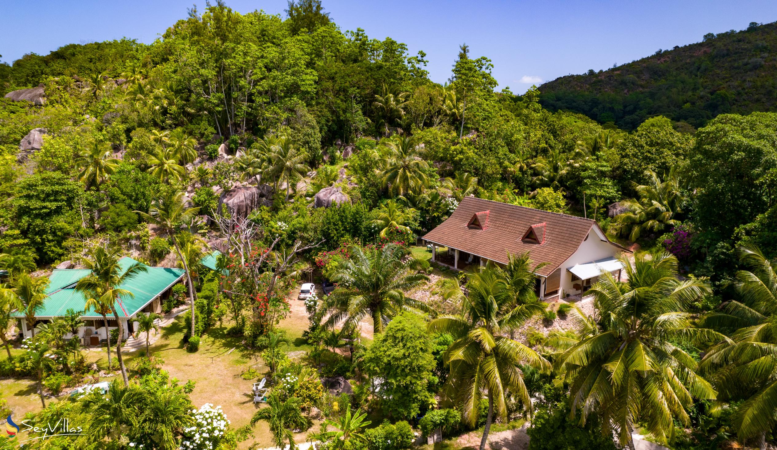 Photo 4: Villas du Voyageur - Outdoor area - Praslin (Seychelles)