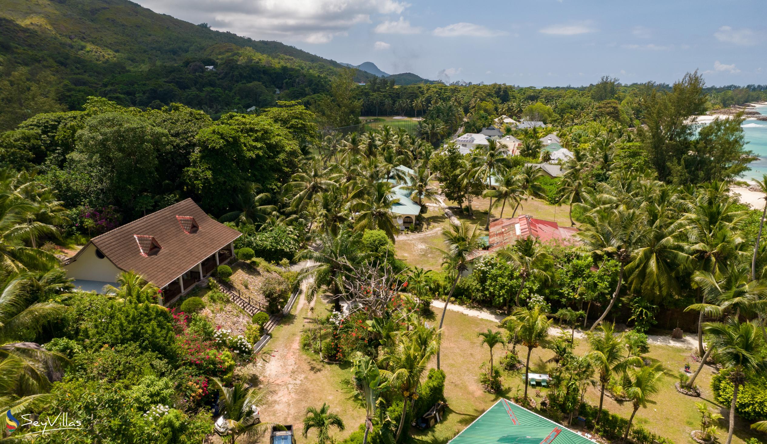 Photo 5: Villas du Voyageur - Outdoor area - Praslin (Seychelles)