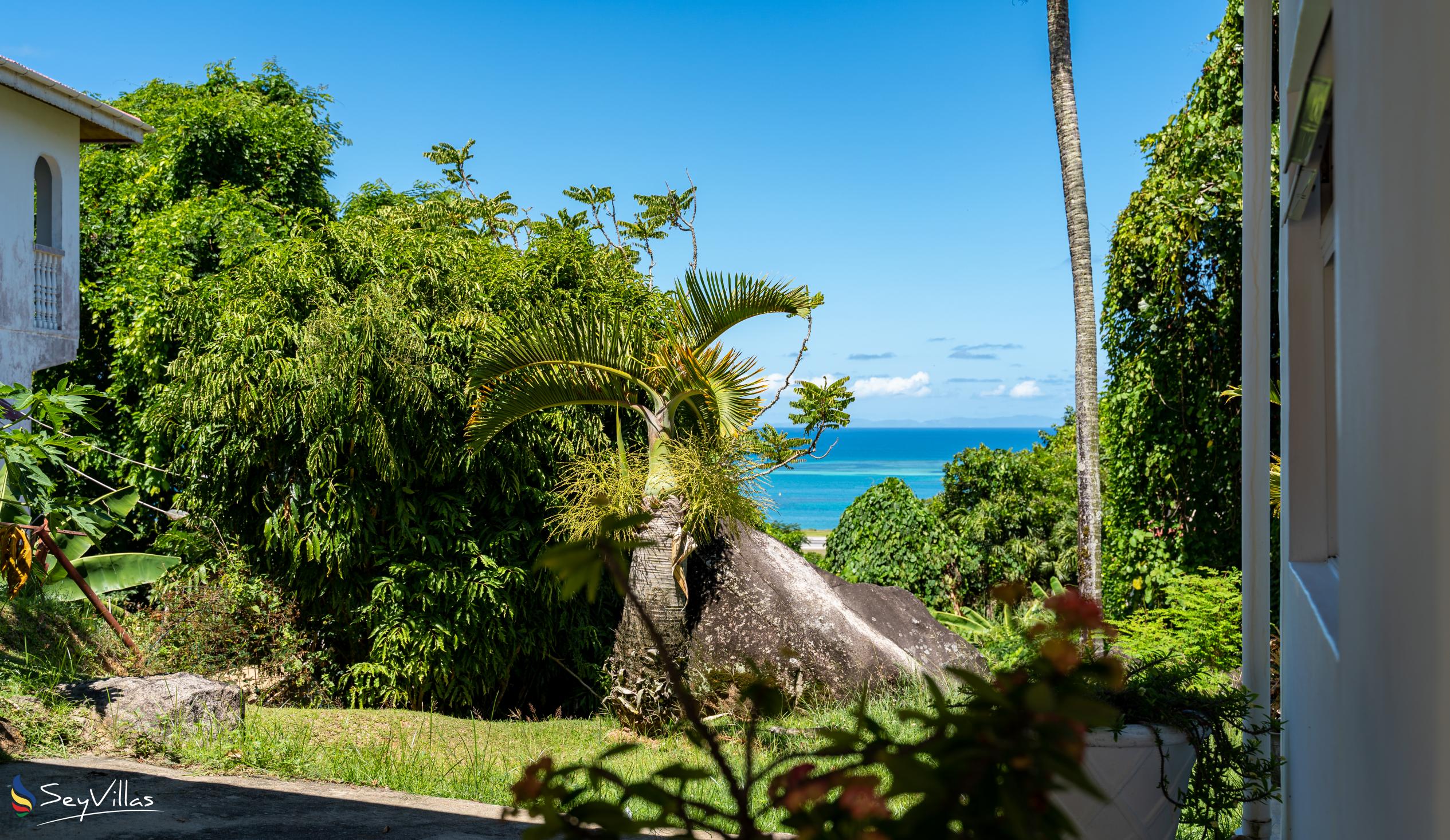Photo 10: Touchdown Villa - Outdoor area - Mahé (Seychelles)