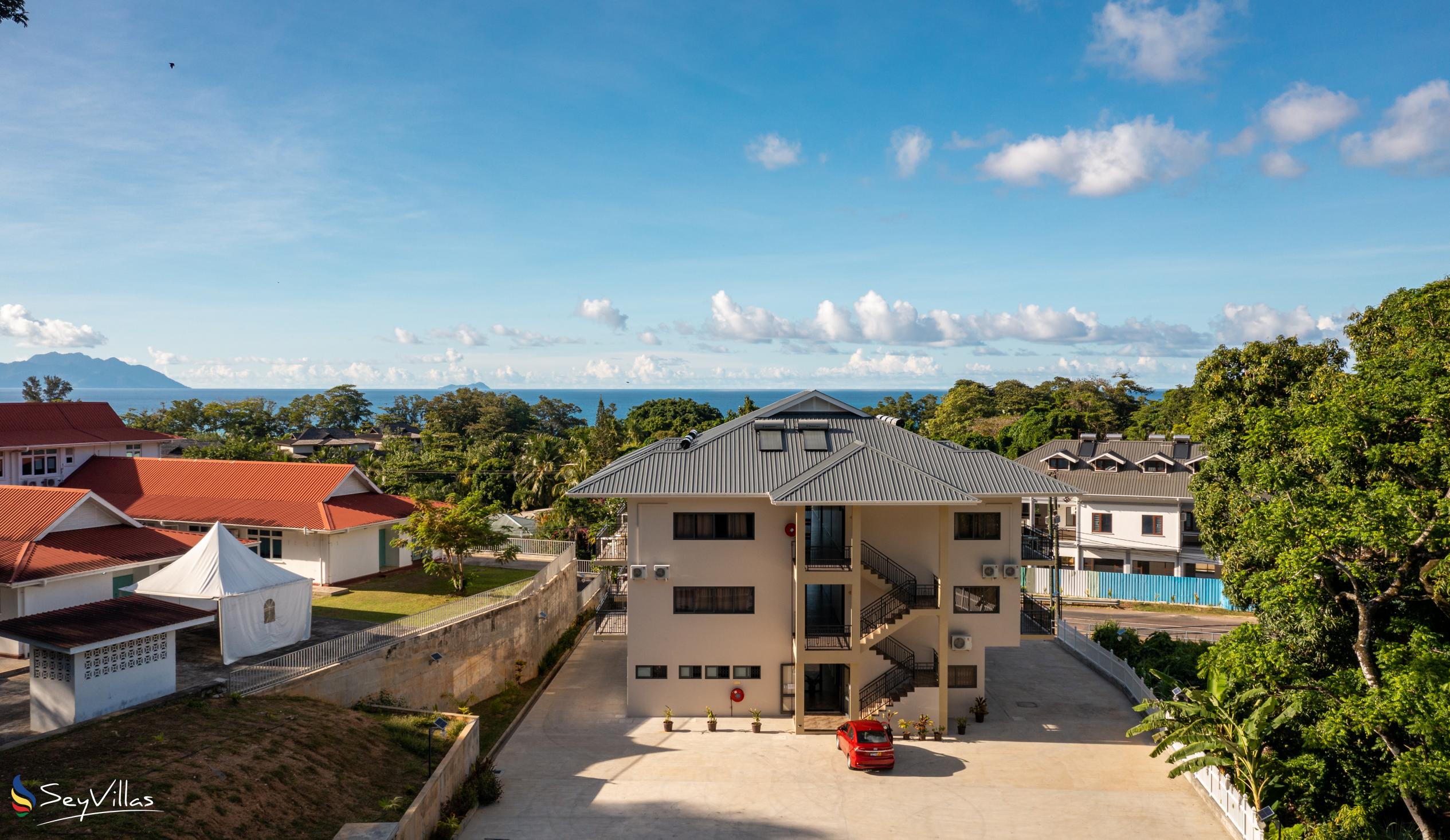 Foto 4: B Holiday Apartments - Aussenbereich - Mahé (Seychellen)