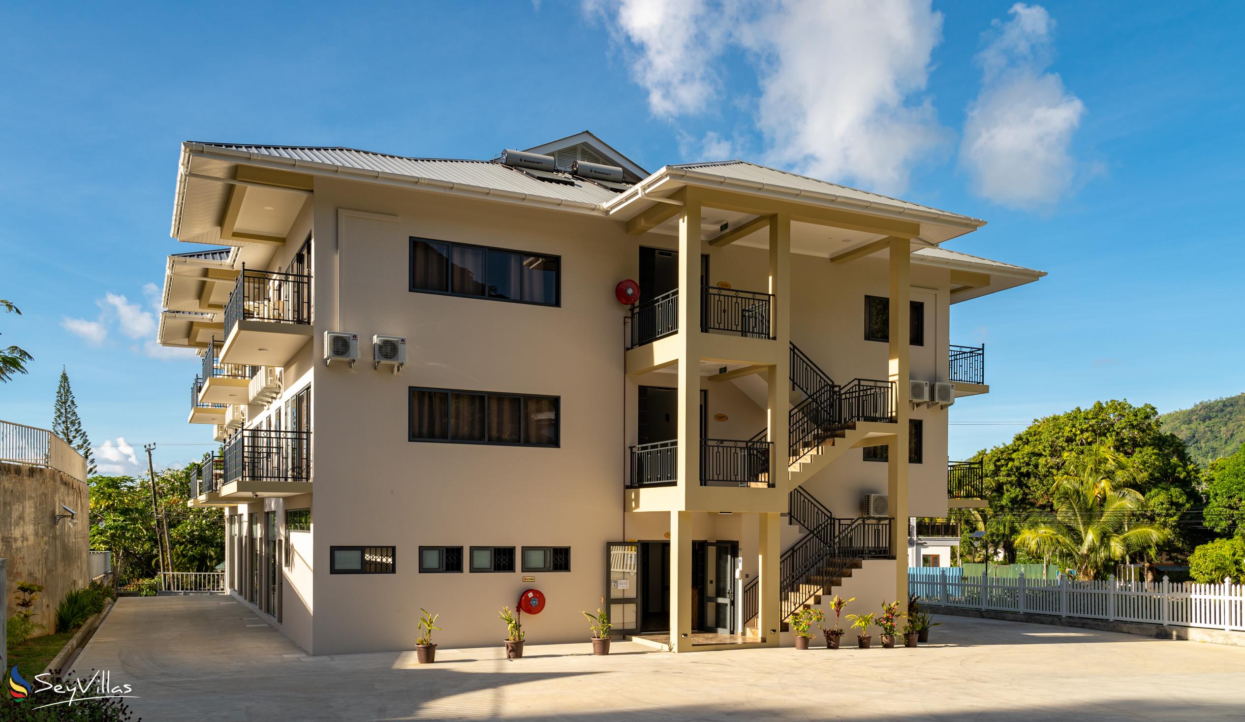 Foto 16: B Holiday Apartments - Aussenbereich - Mahé (Seychellen)
