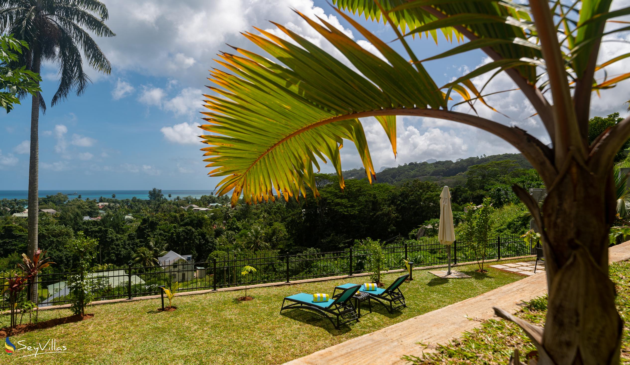 Photo 12: La Trouvaille - Outdoor area - Mahé (Seychelles)