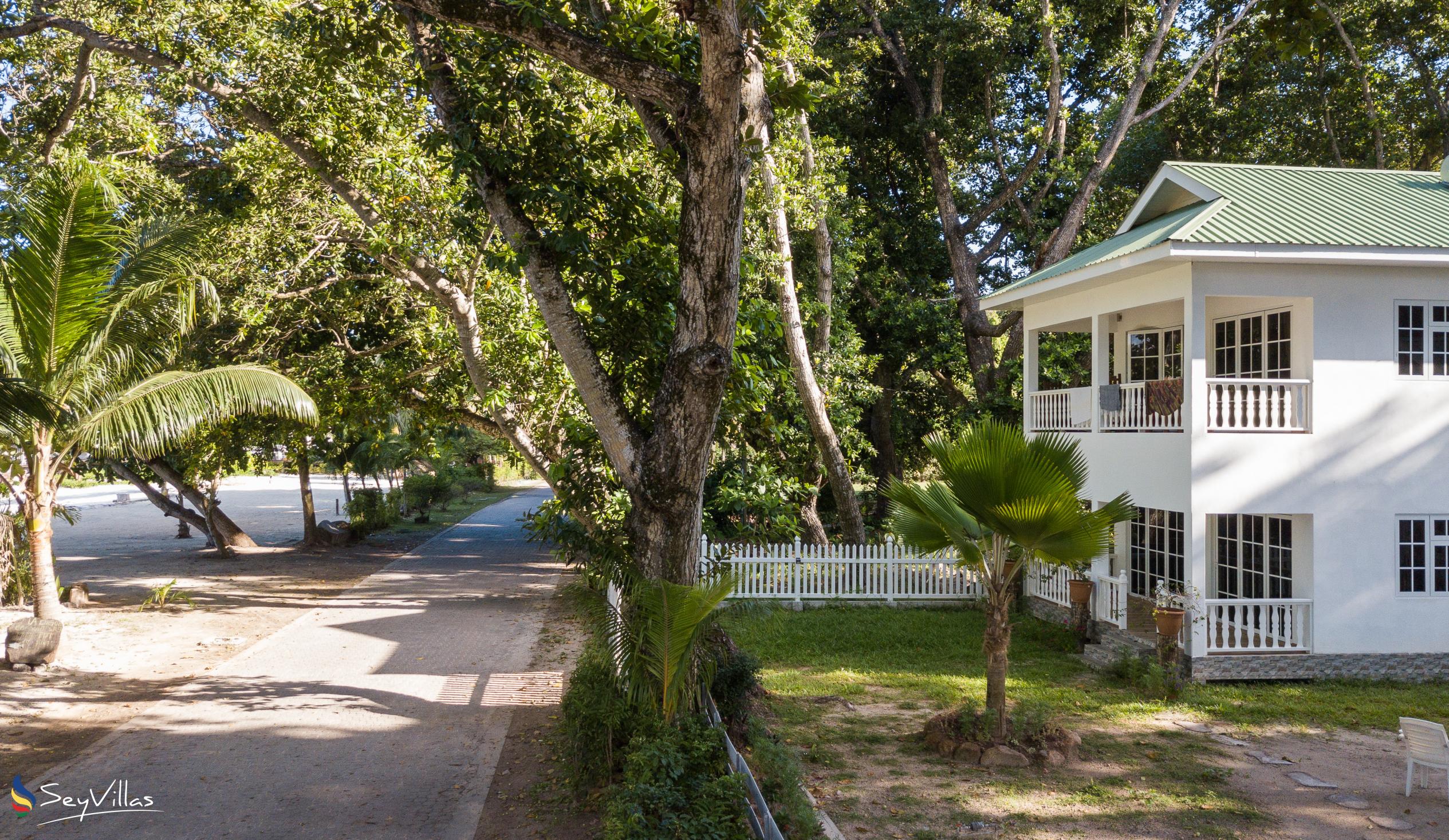 Photo 6: Villa Charette - Outdoor area - La Digue (Seychelles)
