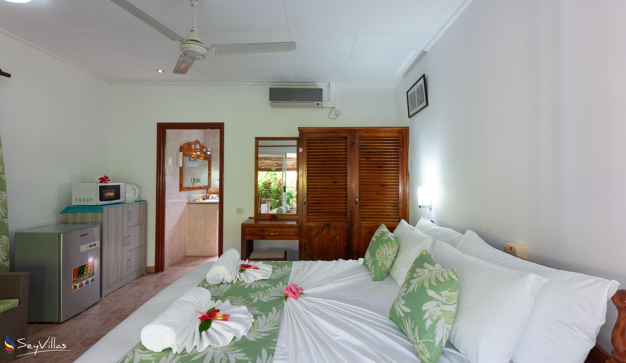 Foto 54: Pension Hibiscus - Maison Eliza - Chambre Standard - La Digue (Seychelles)
