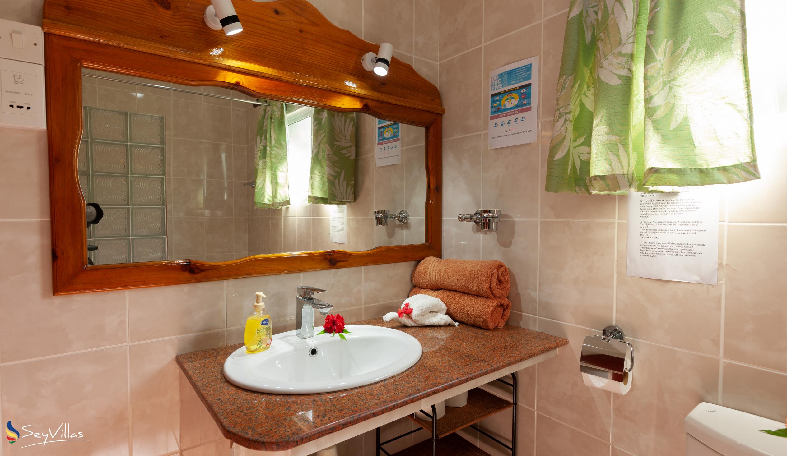 Foto 58: Pension Hibiscus - Maison Eliza - Chambre Standard - La Digue (Seychelles)
