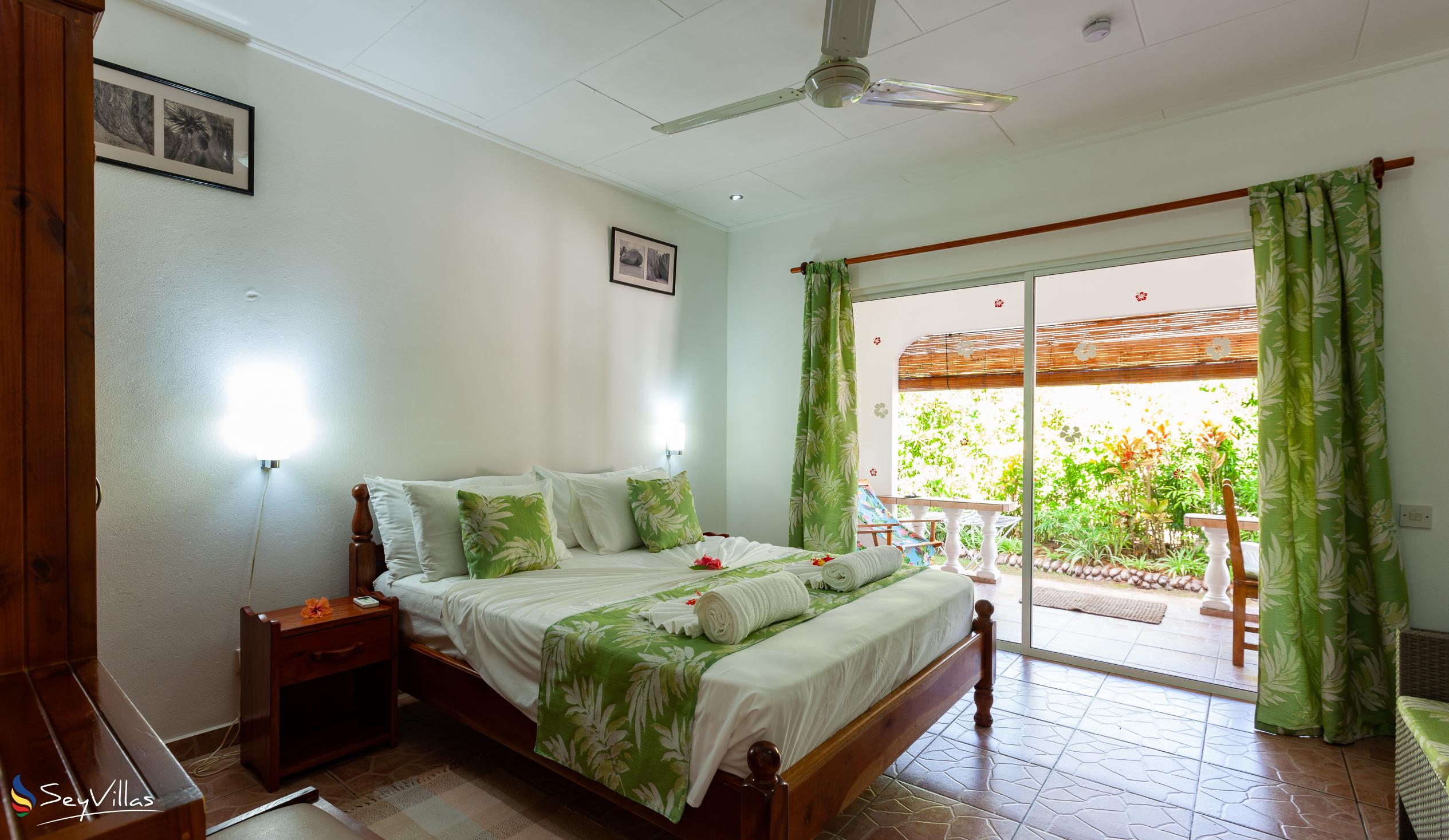 Foto 56: Pension Hibiscus - Maison Eliza - Chambre Standard - La Digue (Seychelles)