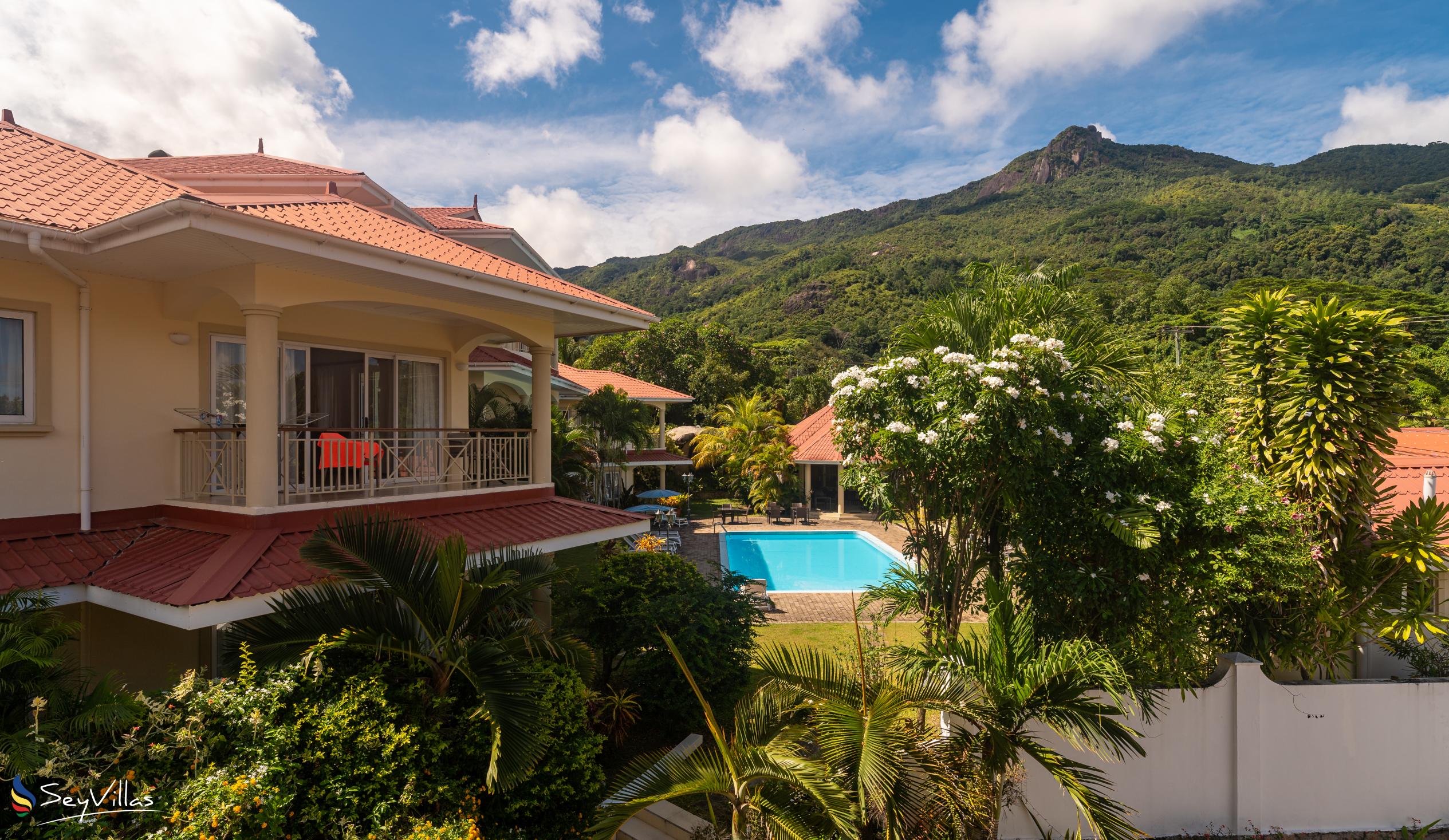 Foto 12: Marie-Laure Suites - Aussenbereich - Mahé (Seychellen)