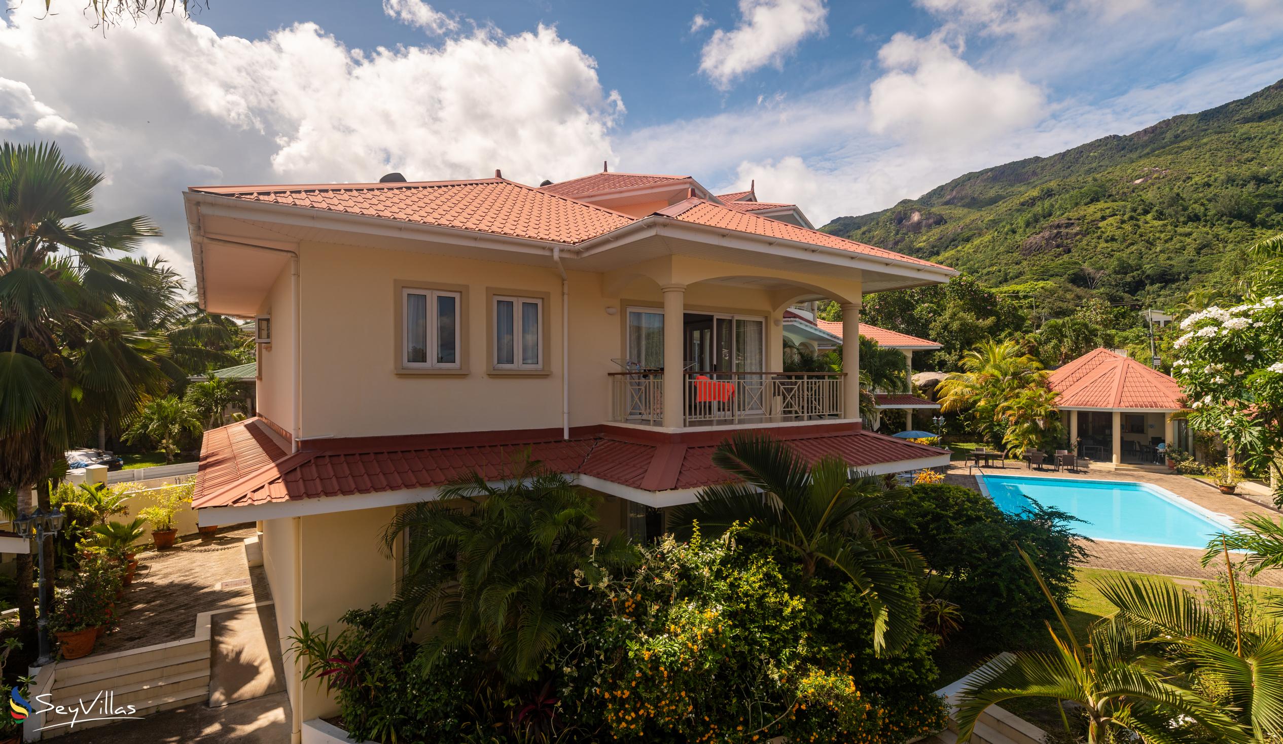 Photo 13: Marie-Laure Suites - Outdoor area - Mahé (Seychelles)