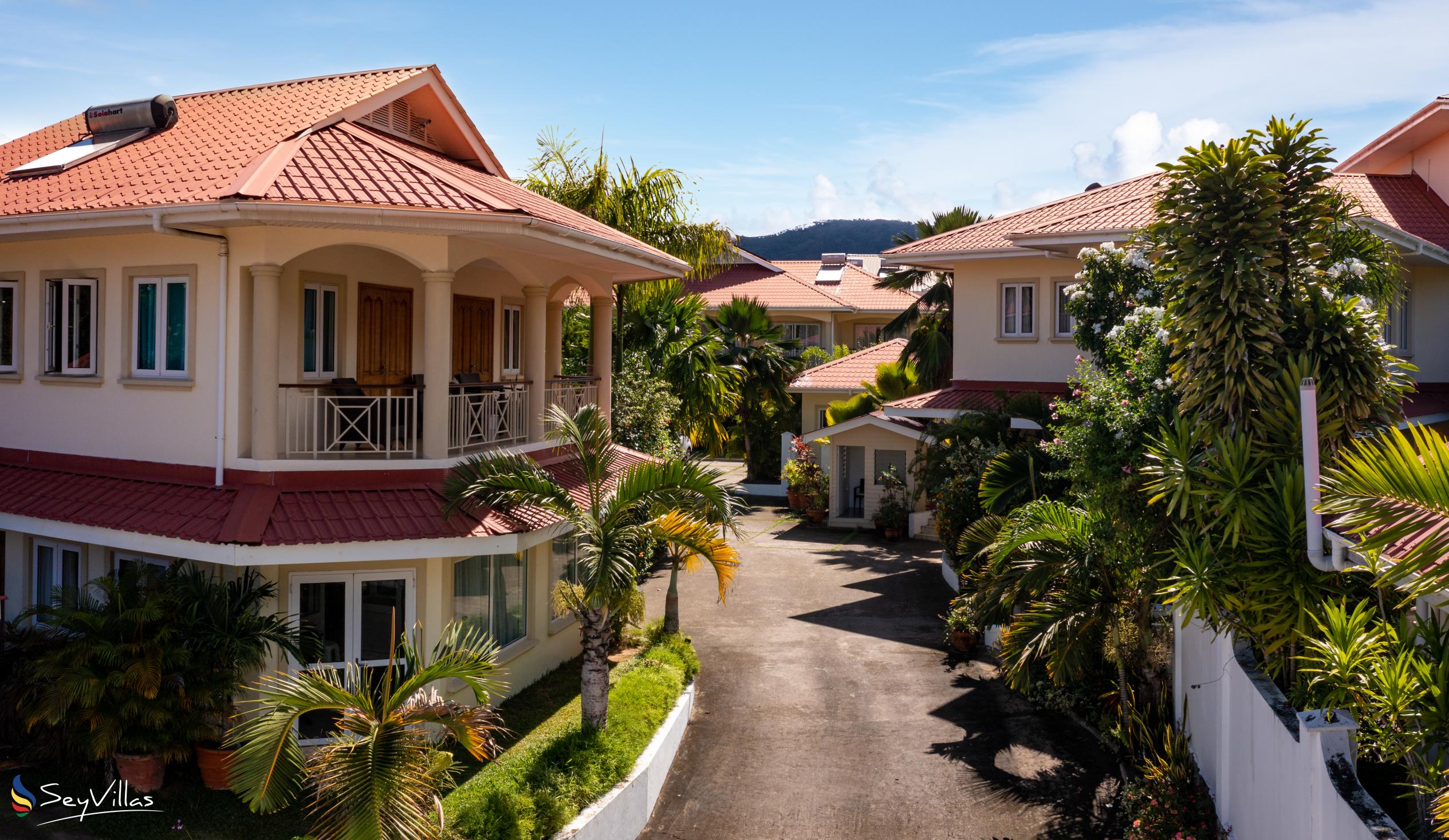 Photo 15: Marie-Laure Suites - Outdoor area - Mahé (Seychelles)