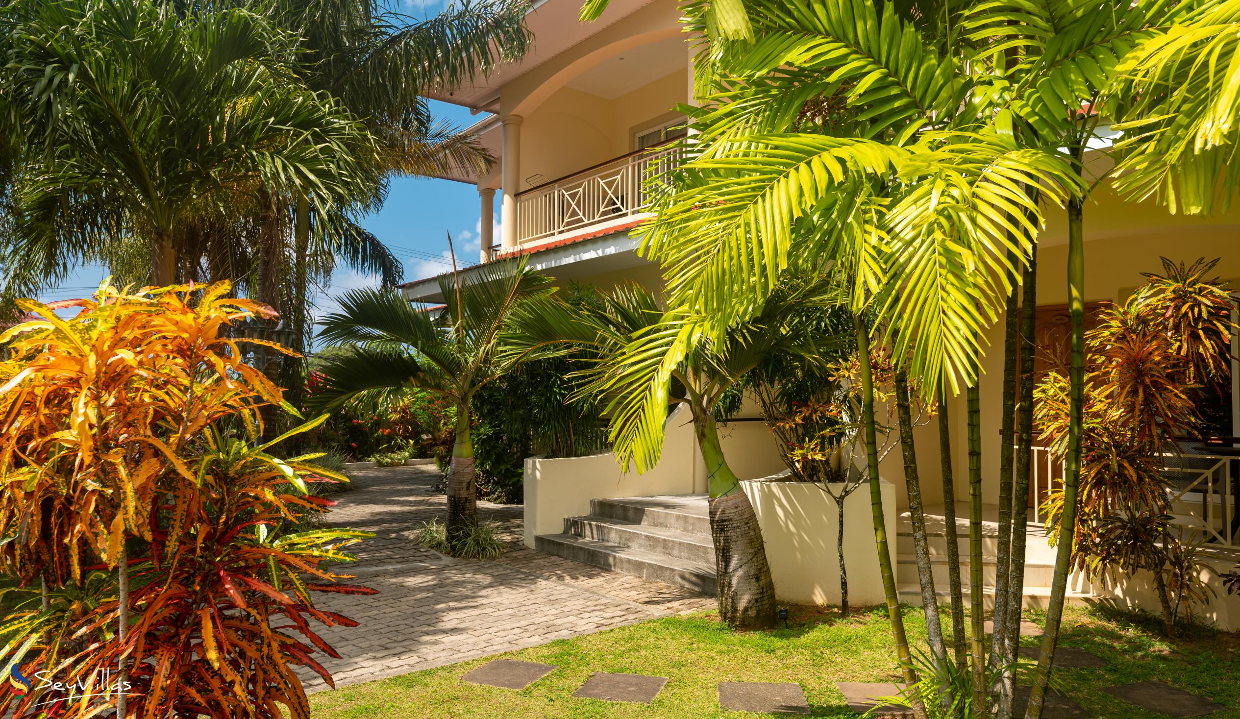 Foto 16: Marie-Laure Suites - Aussenbereich - Mahé (Seychellen)