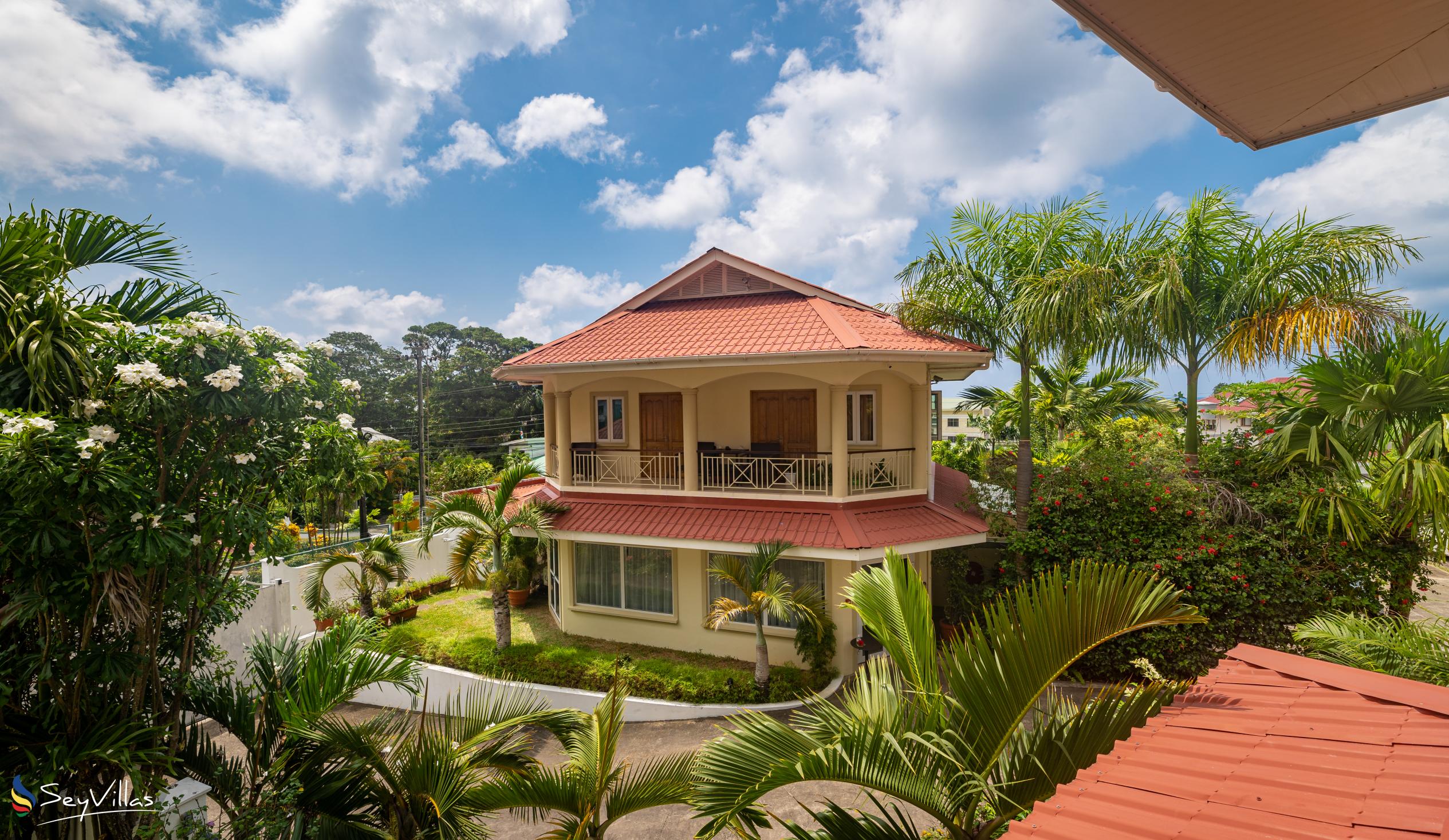 Photo 17: Marie-Laure Suites - Outdoor area - Mahé (Seychelles)