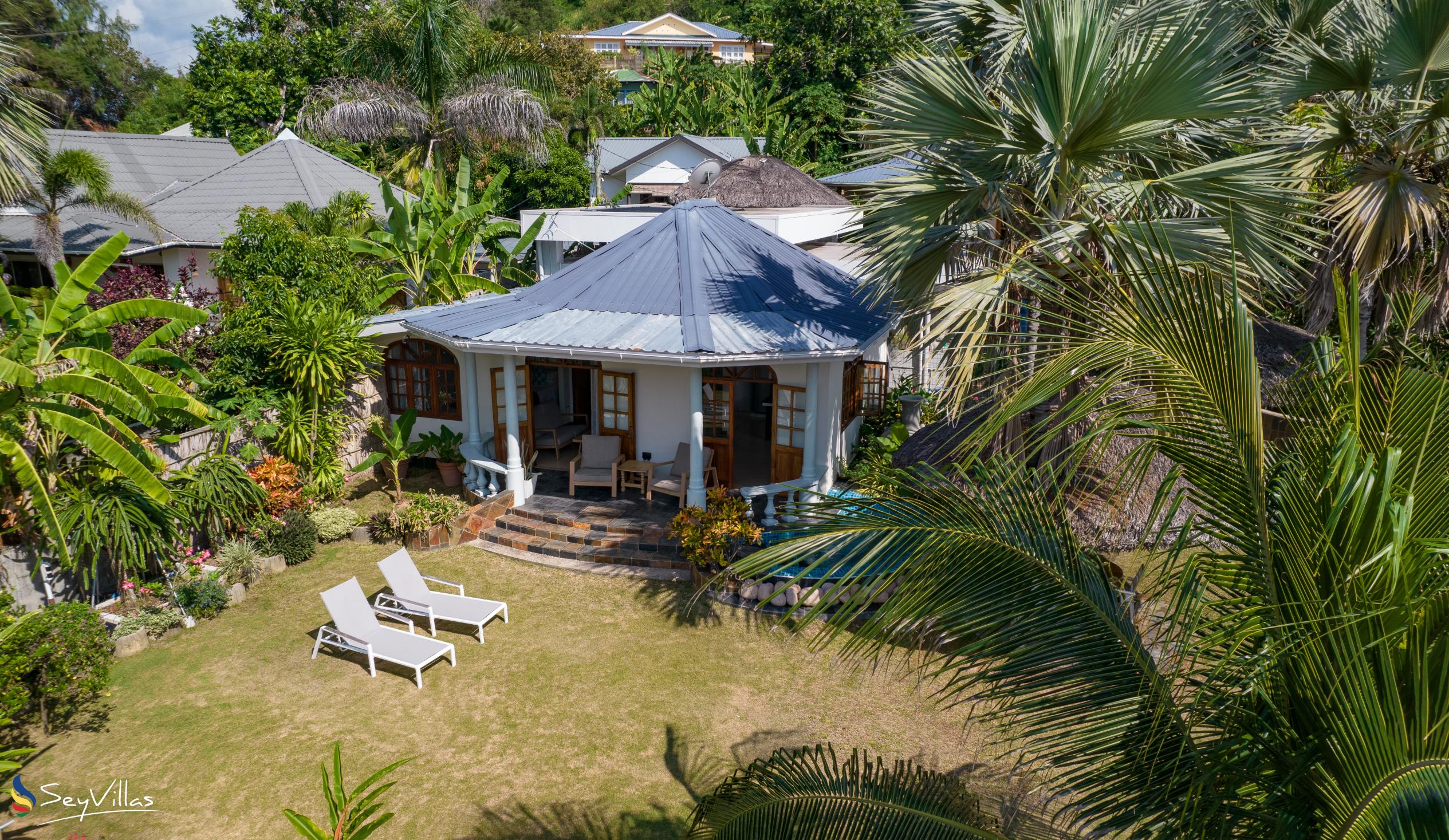 Photo 2: La Petite Maison - Outdoor area - Praslin (Seychelles)