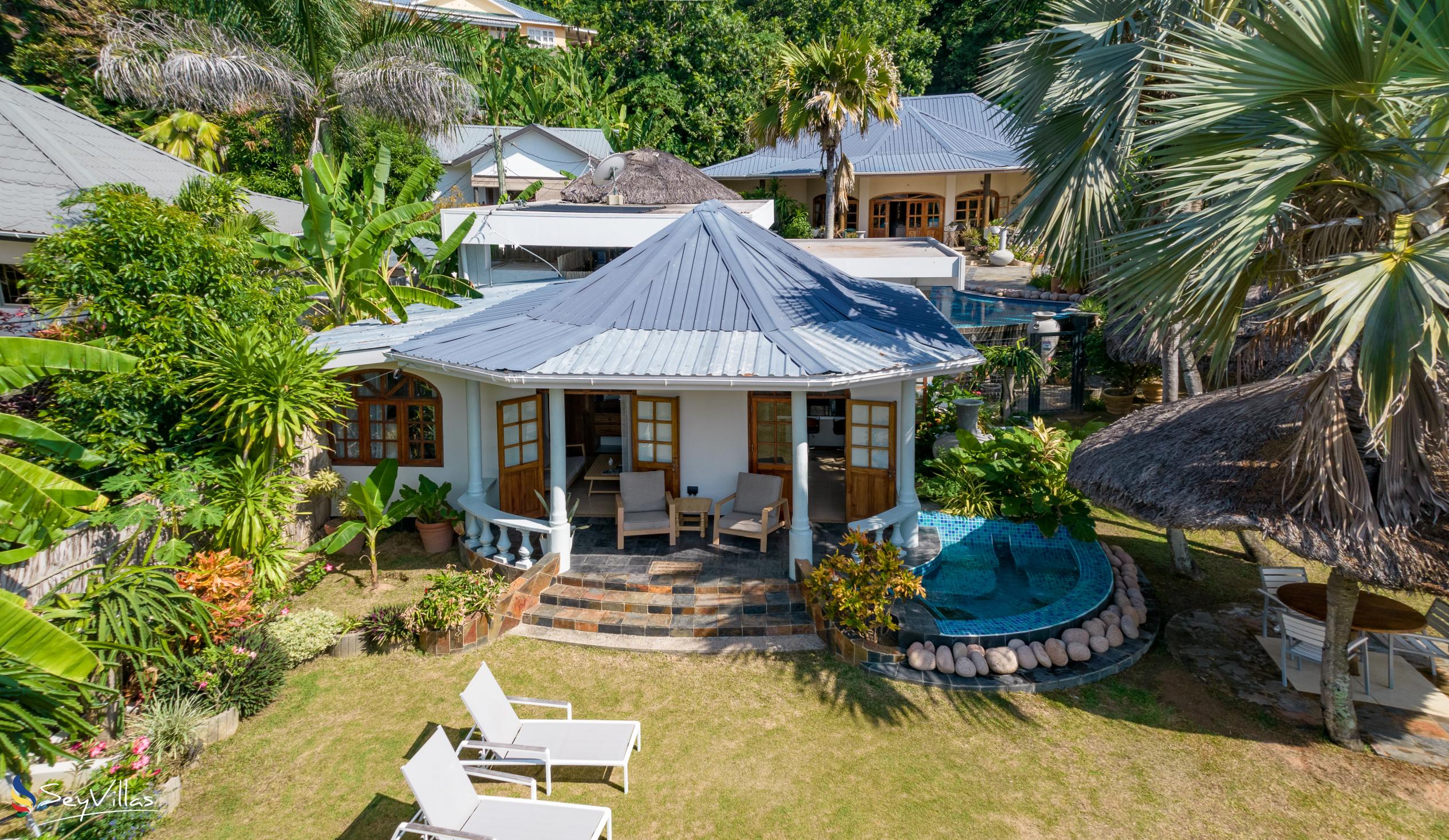 Photo 1: La Petite Maison - Outdoor area - Praslin (Seychelles)