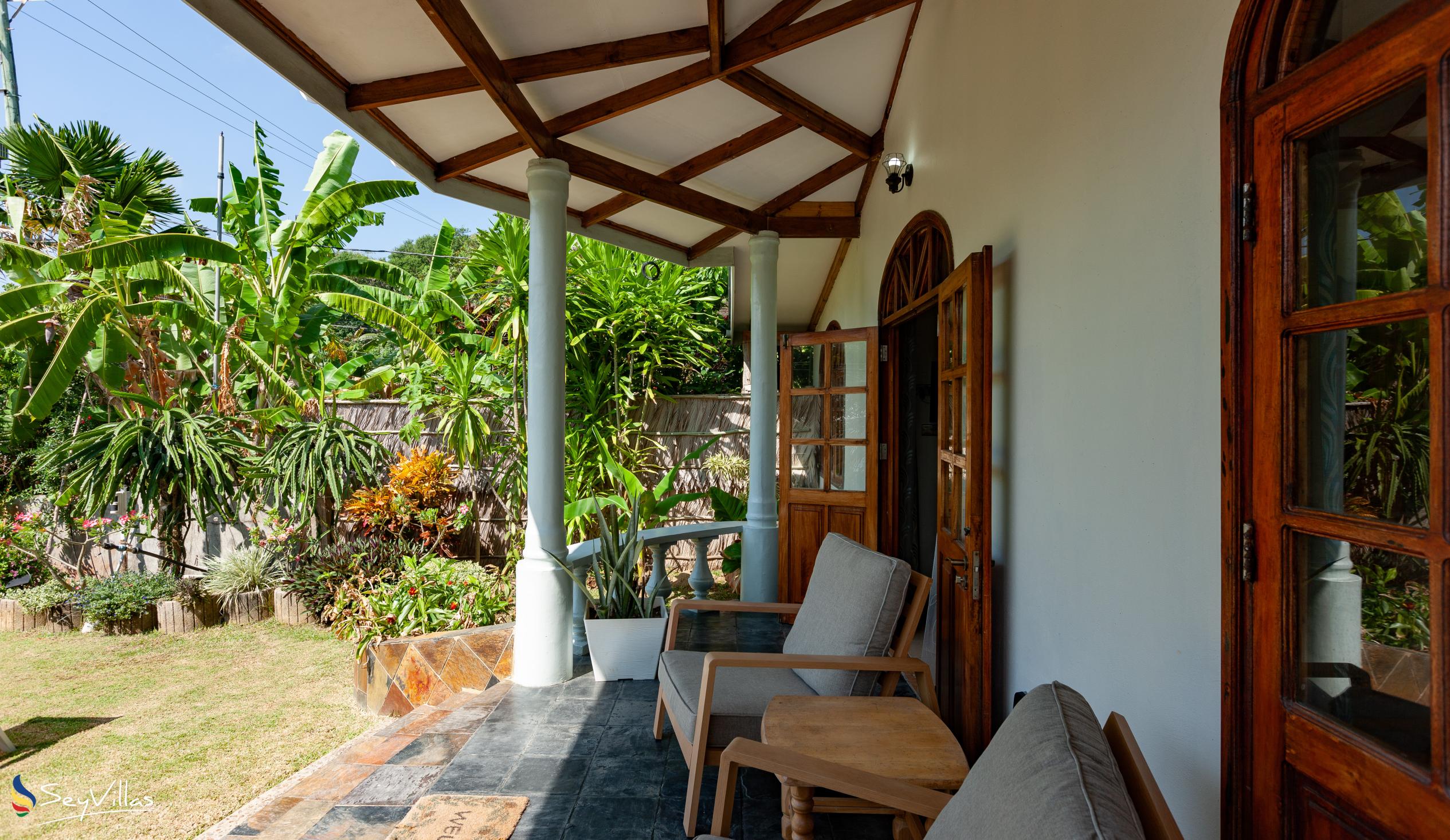 Photo 8: La Petite Maison - Outdoor area - Praslin (Seychelles)