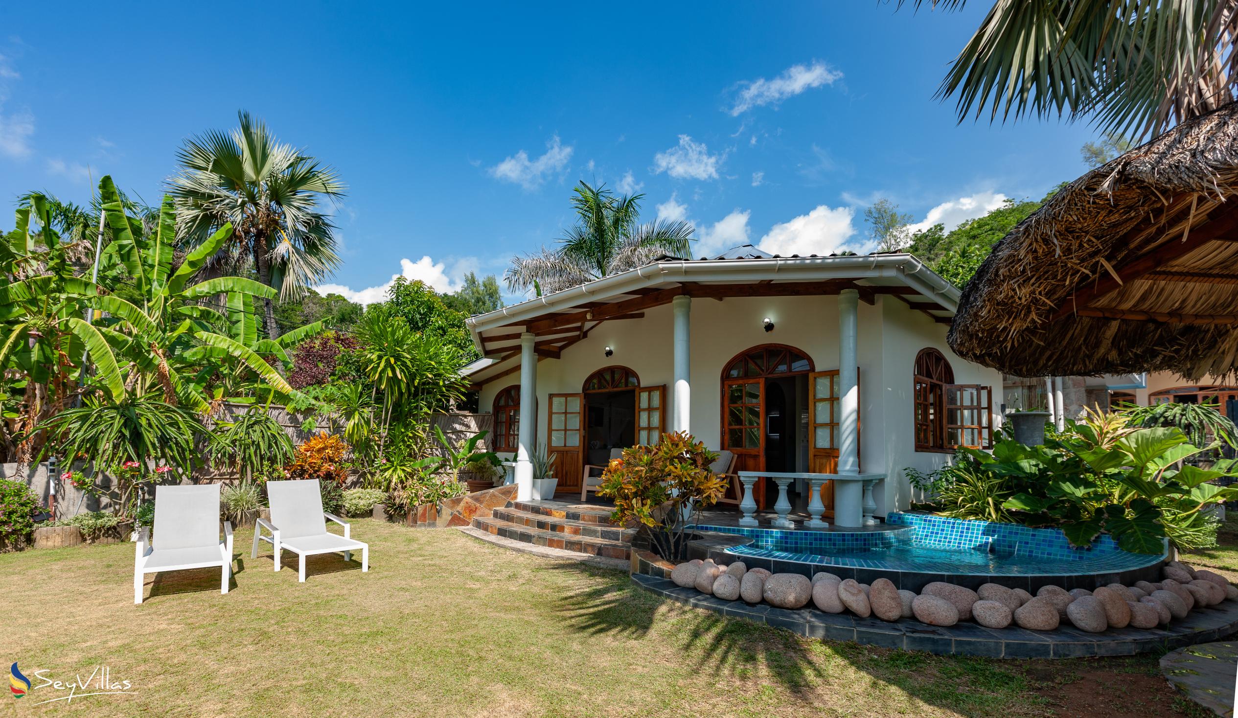 Photo 3: La Petite Maison - Outdoor area - Praslin (Seychelles)