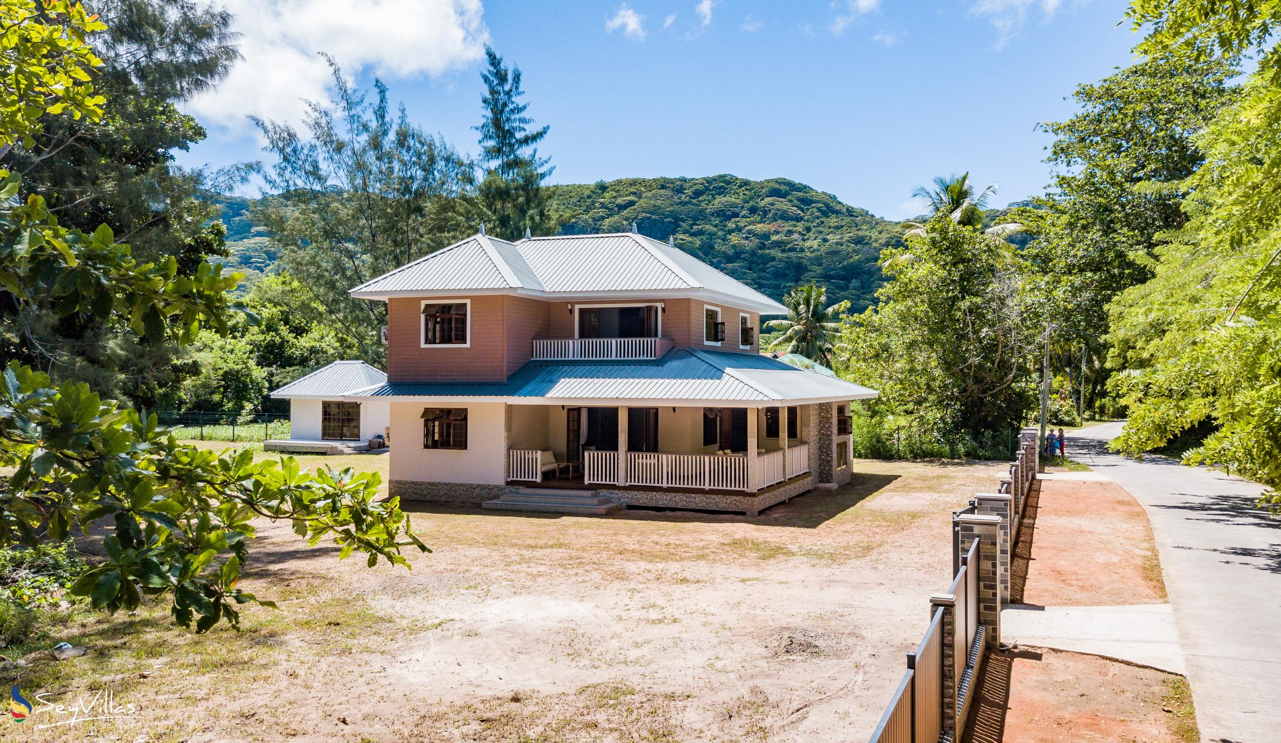 Photo 2: L'Etang Residence - Outdoor area - La Digue (Seychelles)