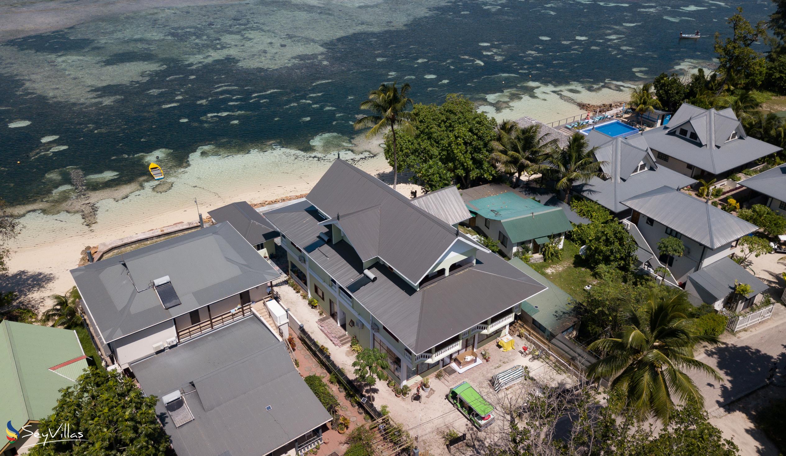 Photo 7: MT Seaside Apartments - Outdoor area - La Digue (Seychelles)