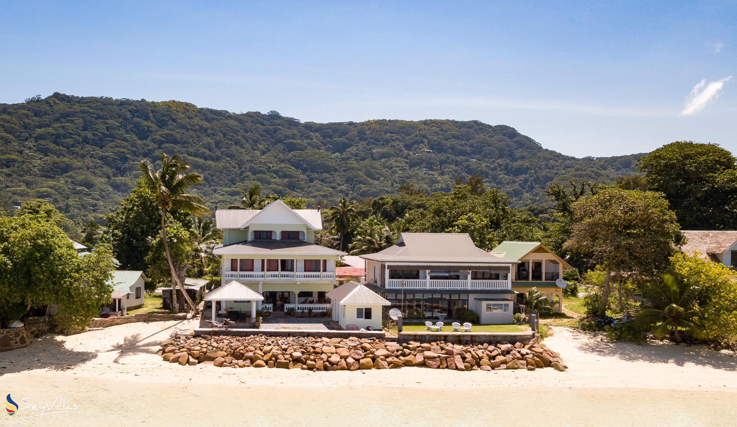 Photo 1: MT Seaside Apartments - Outdoor area - La Digue (Seychelles)