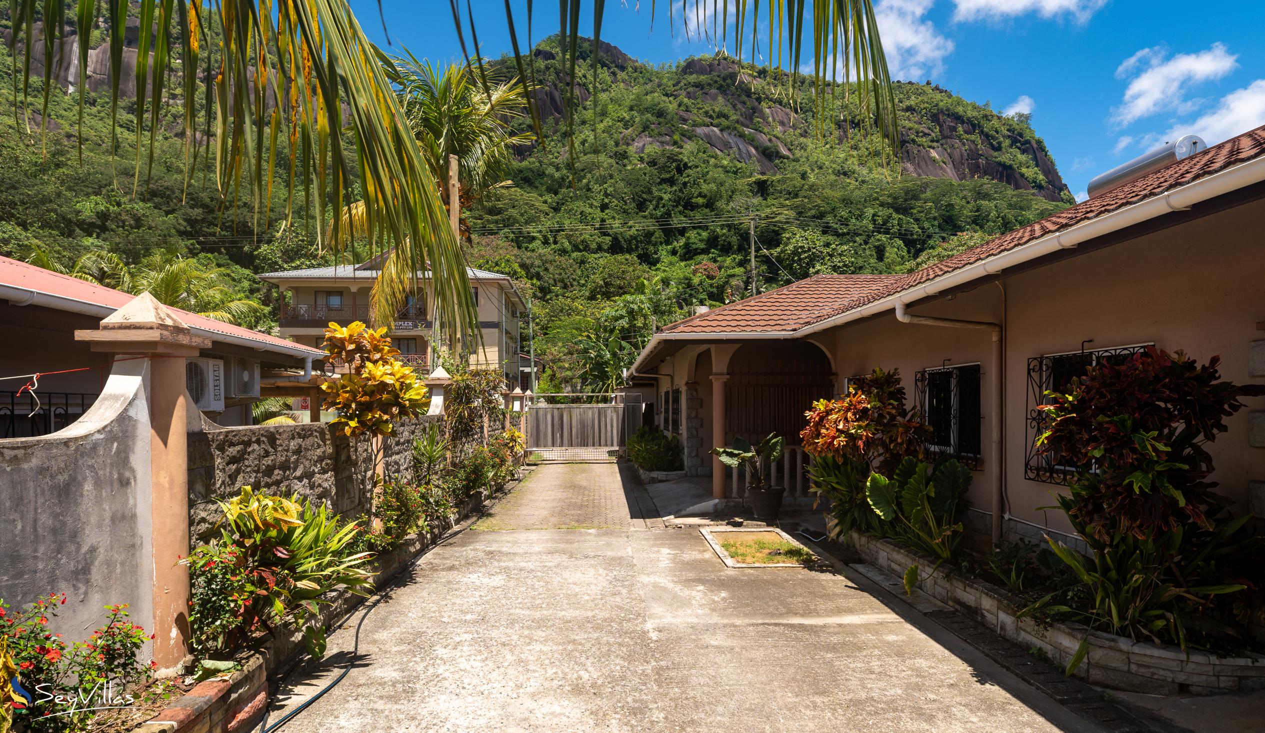 Foto 3: Effie's Mountain View Villas - Aussenbereich - Mahé (Seychellen)