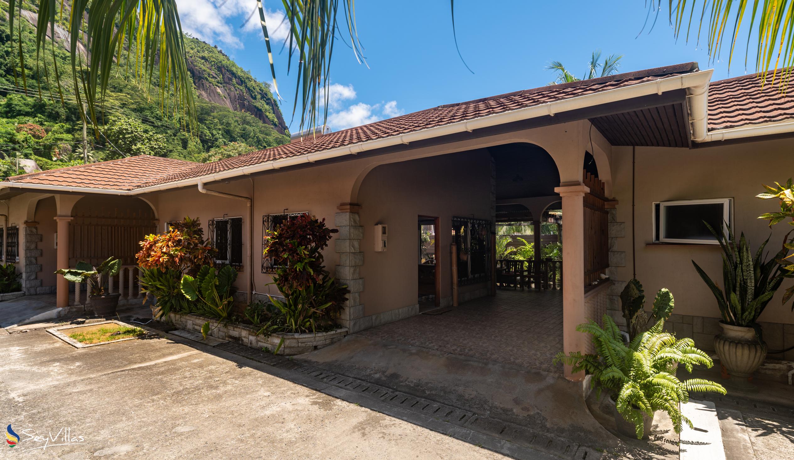Foto 2: Effie's Mountain View Villas - Aussenbereich - Mahé (Seychellen)