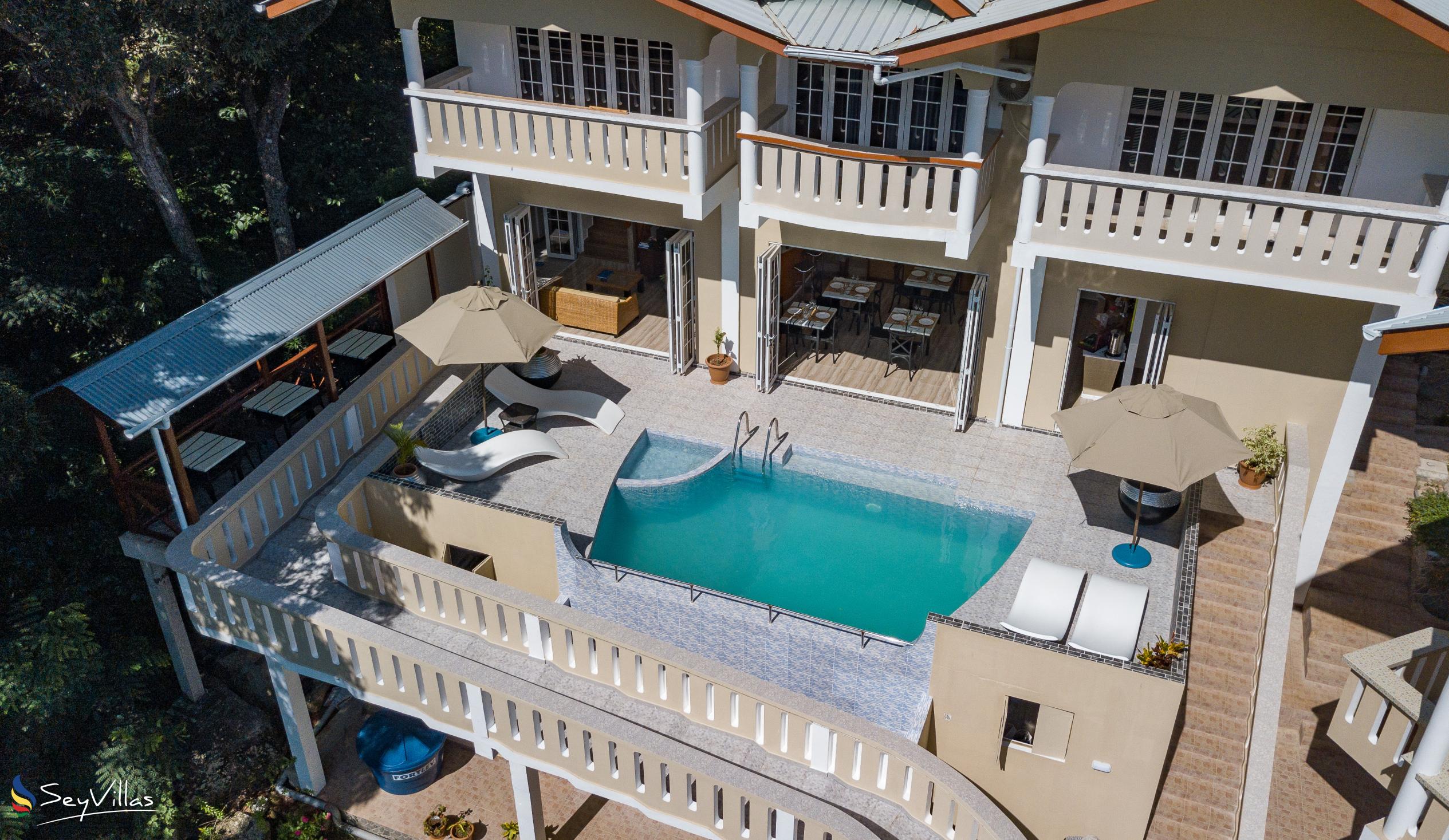 Foto 9: Mountain View Hotel - Aussenbereich - La Digue (Seychellen)