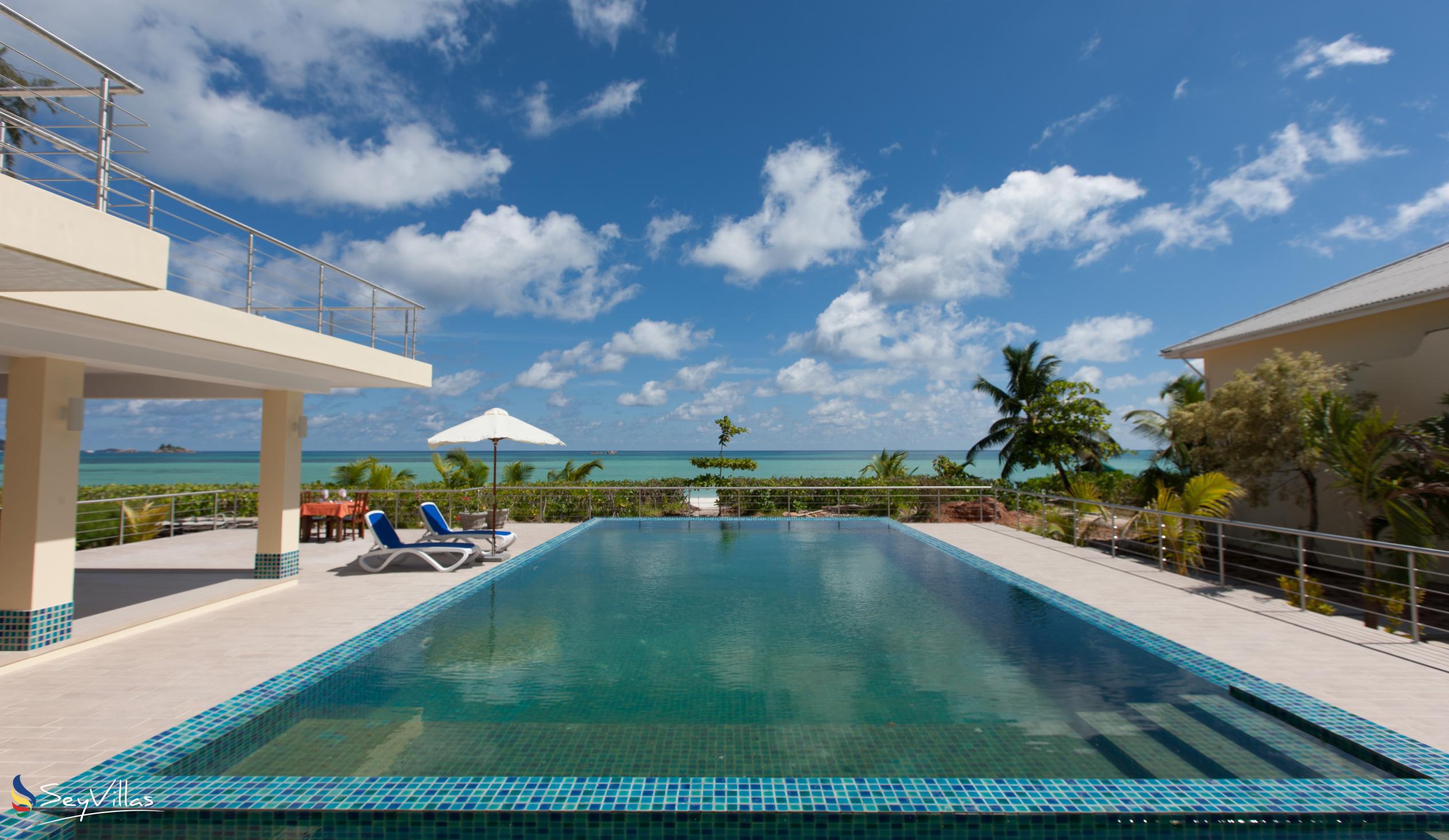 Foto 11: Acajou Beach Resort - Aussenbereich - Praslin (Seychellen)