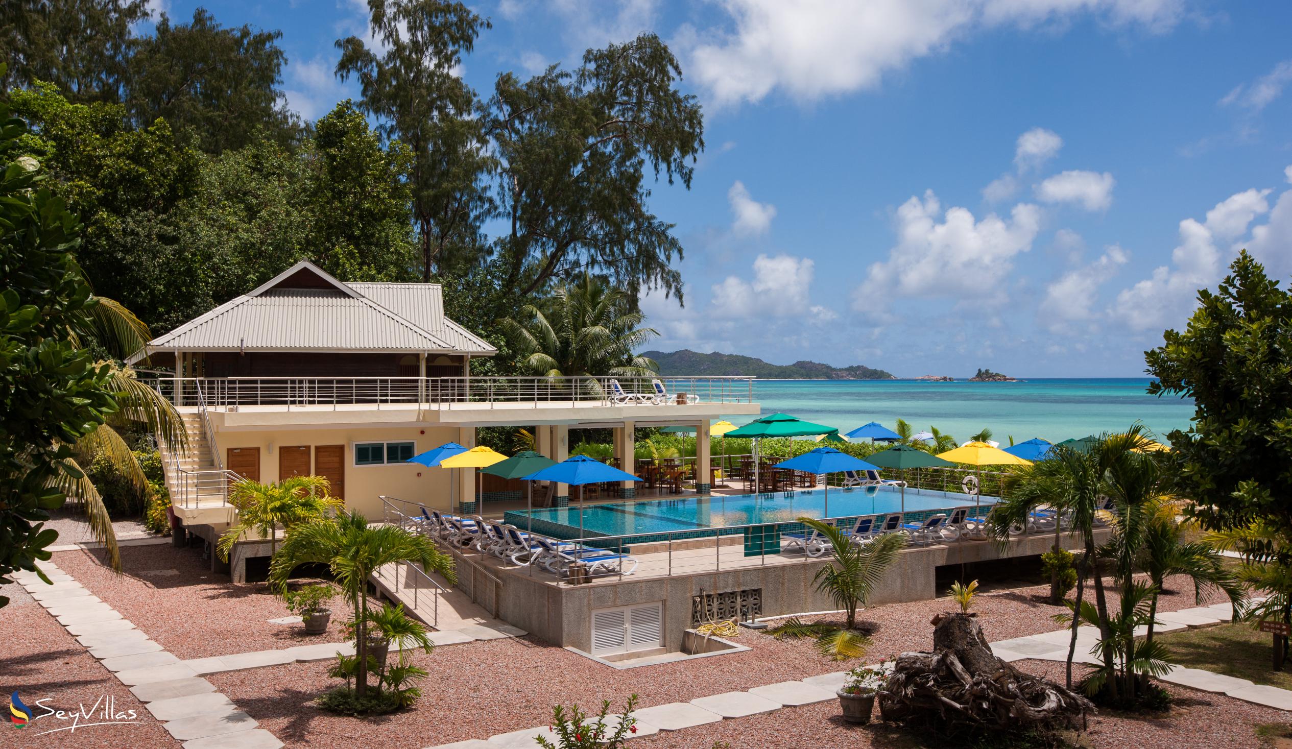 Foto 6: Acajou Beach Resort - Aussenbereich - Praslin (Seychellen)